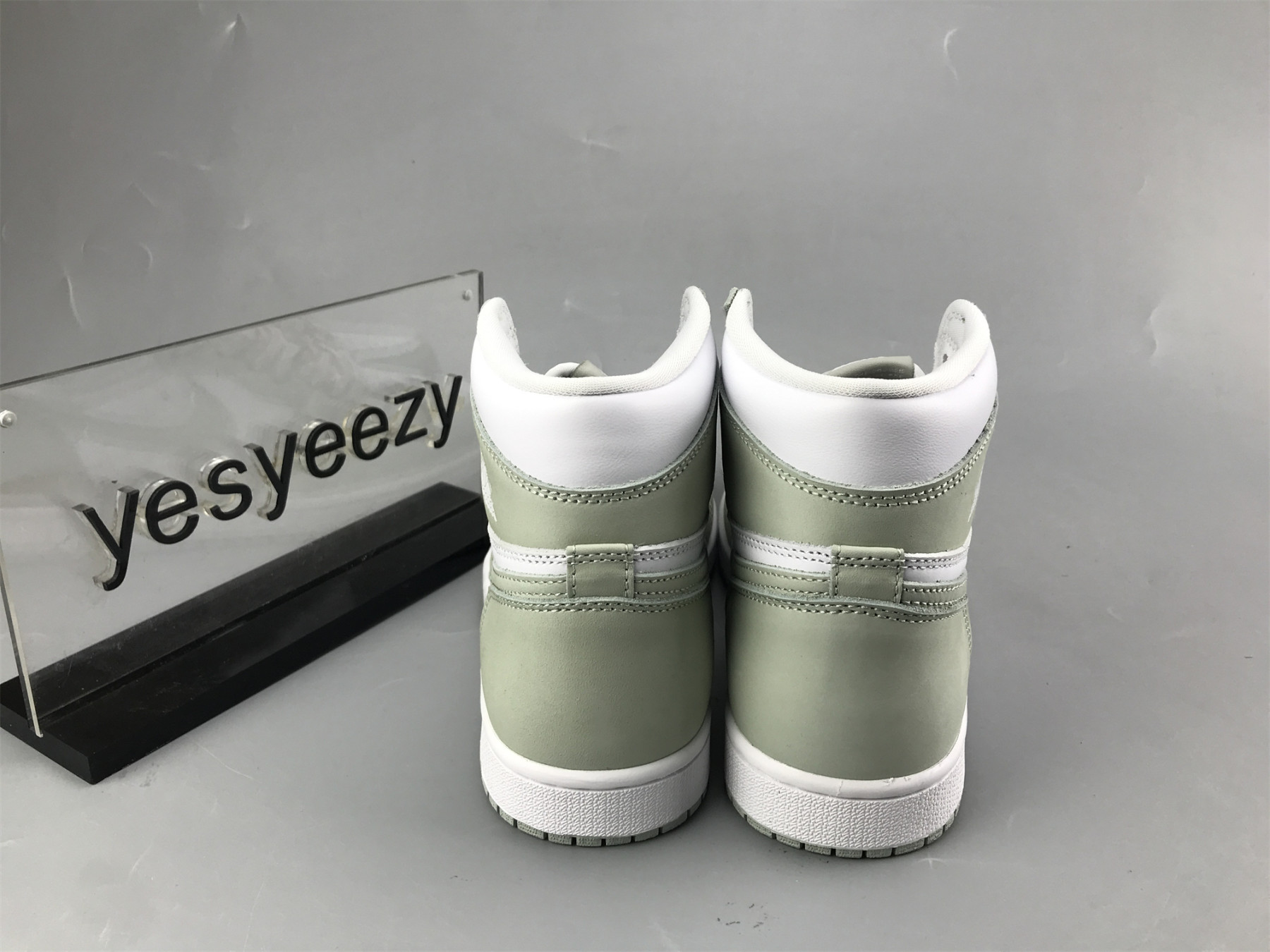 UA WMNS AIR JORDAN 1 RETRO HIGH OG