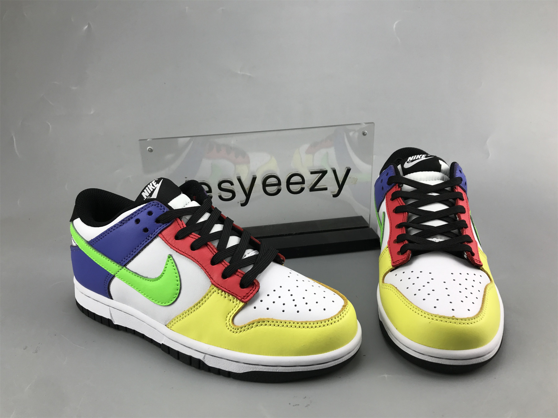 UA WMNS NIKE DUNK LOW 