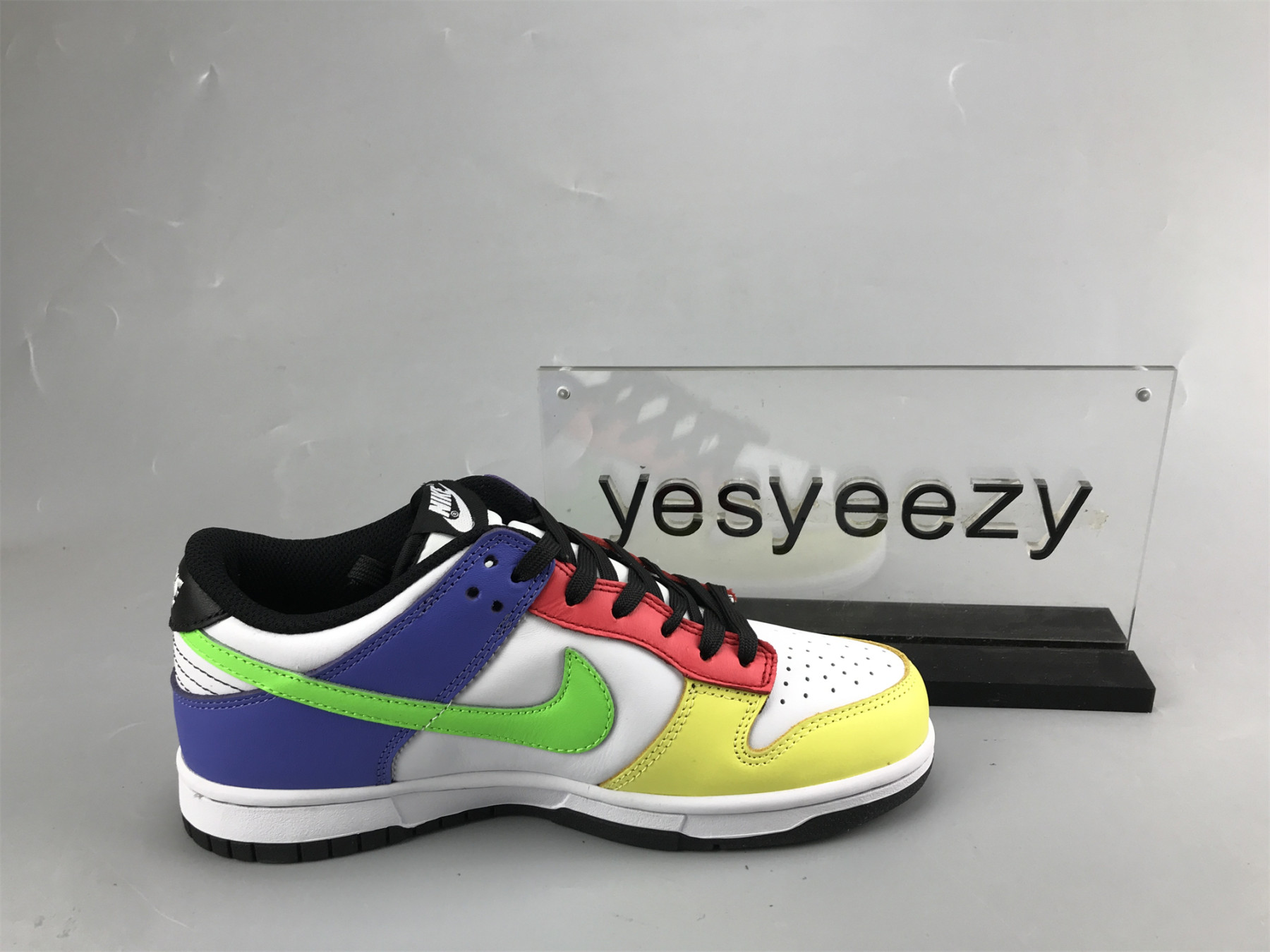 UA WMNS NIKE DUNK LOW 