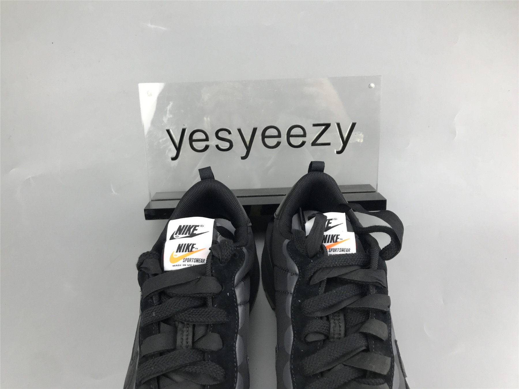 UA NIKE SACAI X VAPORWAFFLE 