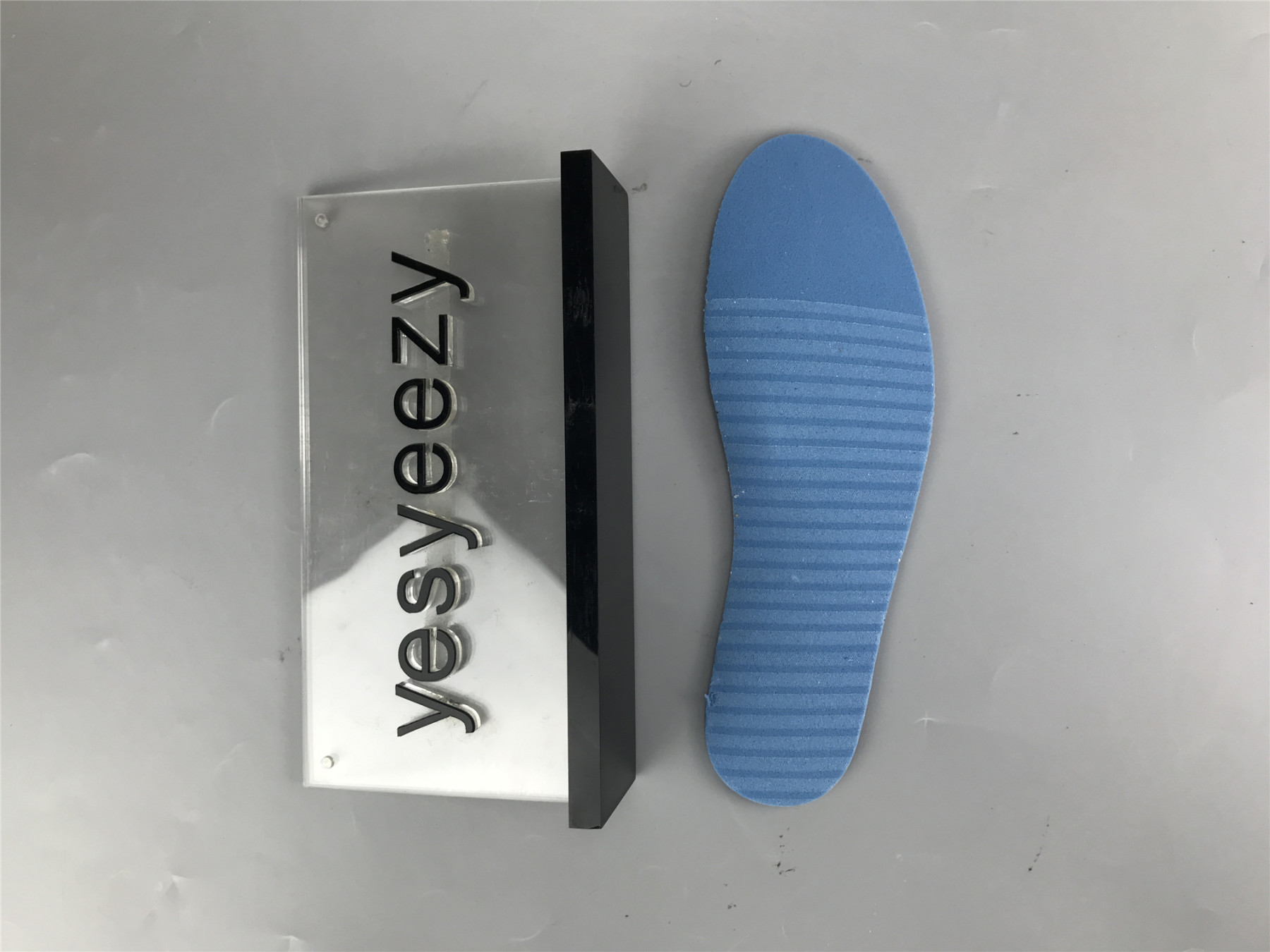 UA WMNS AIR JORDAN 1 HIGH OG 