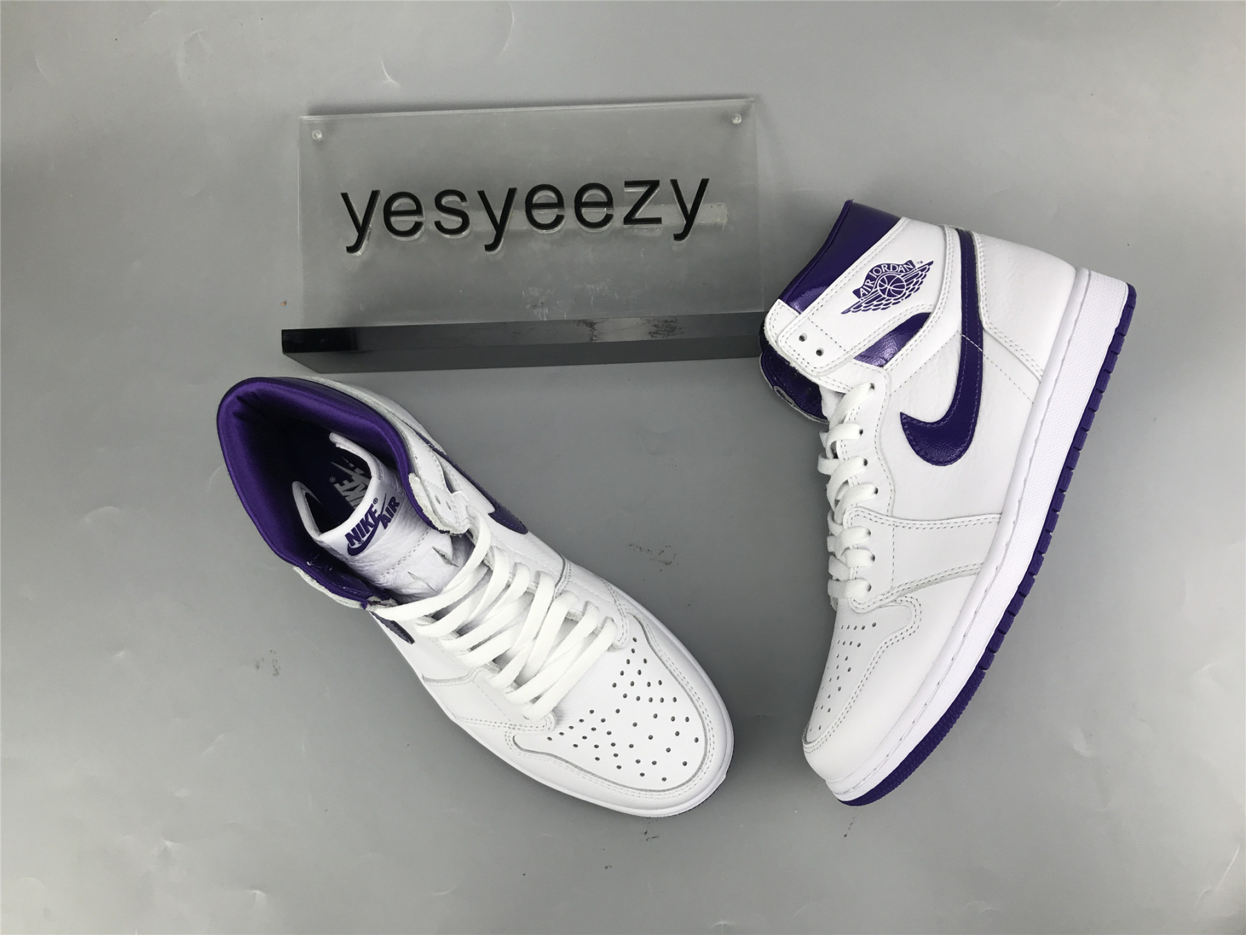 UA WMNS AIR JORDAN 1 HIGH OG 