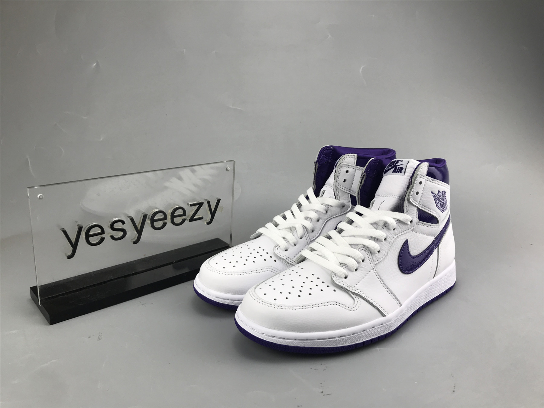 UA WMNS AIR JORDAN 1 HIGH OG 