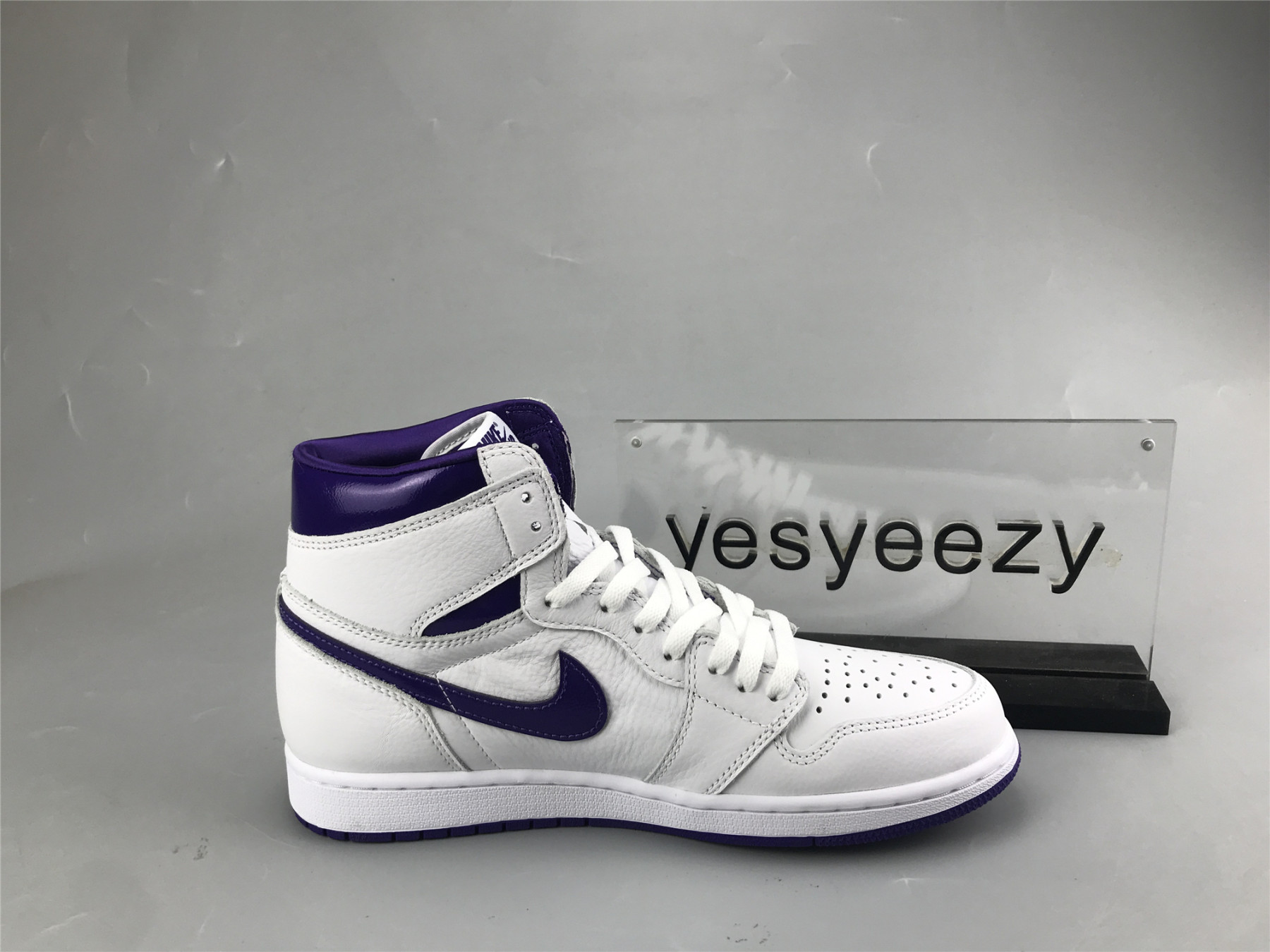 UA WMNS AIR JORDAN 1 HIGH OG 