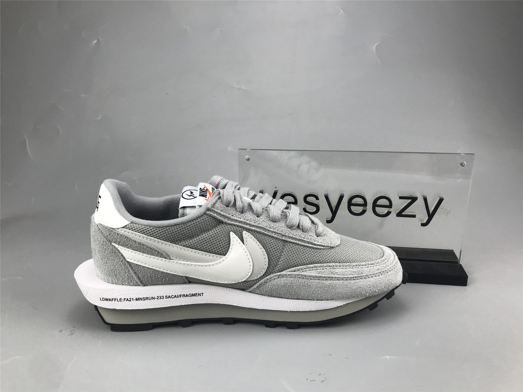 UA NIKE FRAGMENT DESIGN X SACAI X LDV WAFFLE 