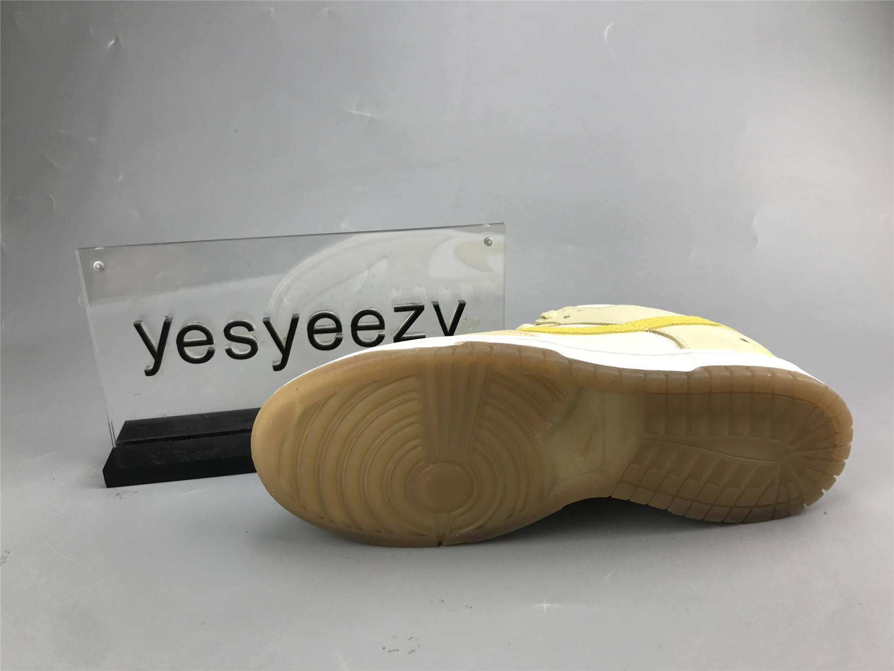 UA NIKE WMNS DUNK LOW 