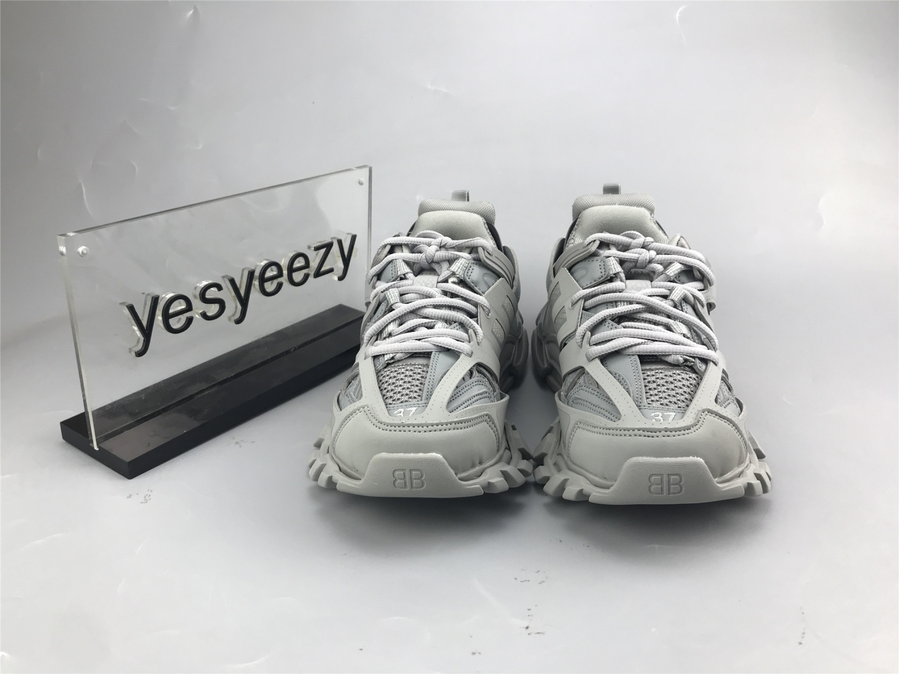 UA TRACK SNEAKER IN GREY