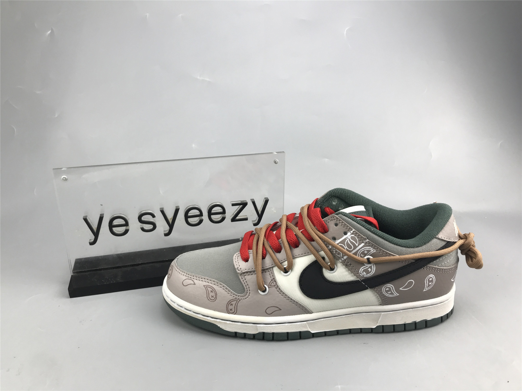 UA NIKE DUNK LOW SE MULTI-CAMO