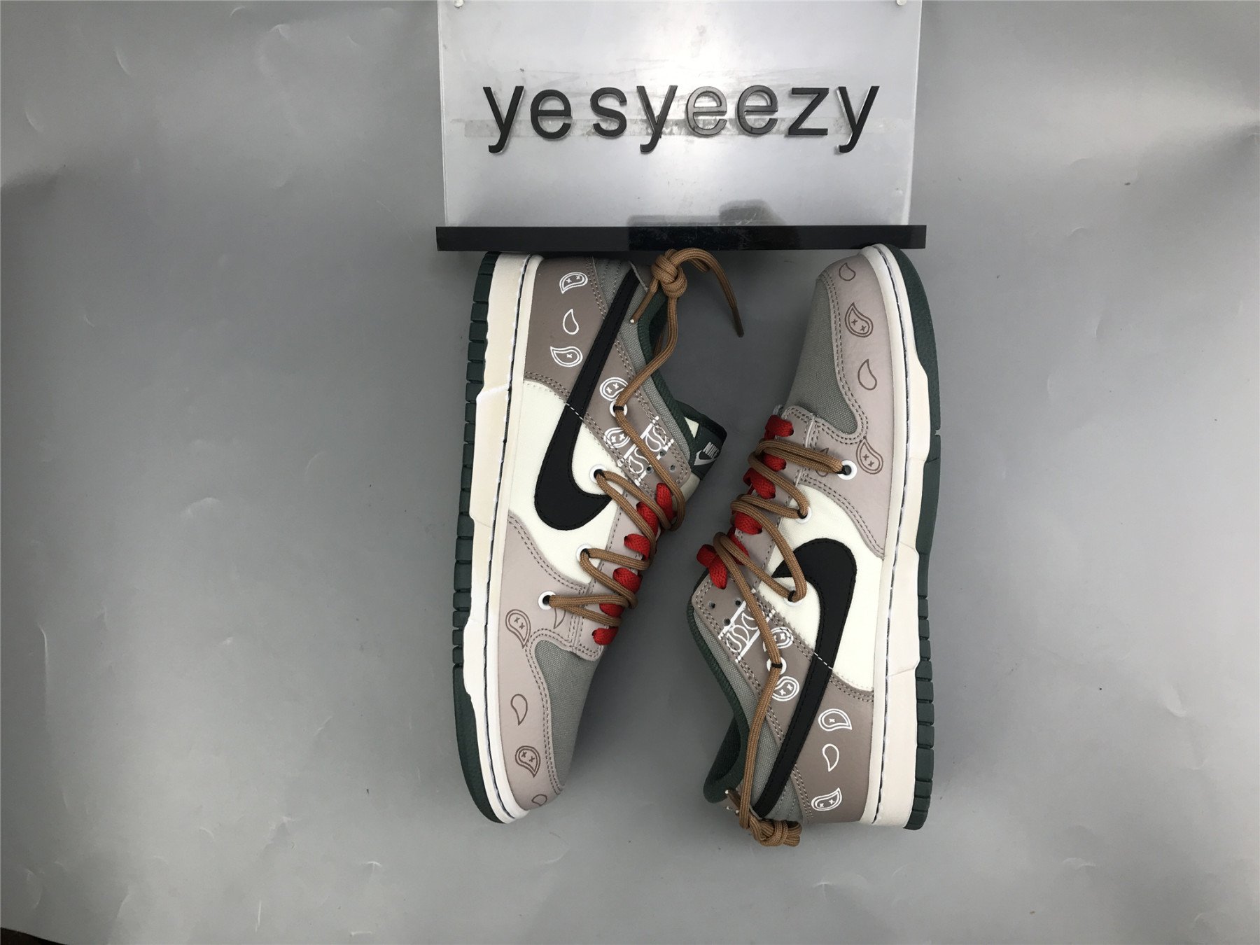 UA NIKE DUNK LOW SE MULTI-CAMO