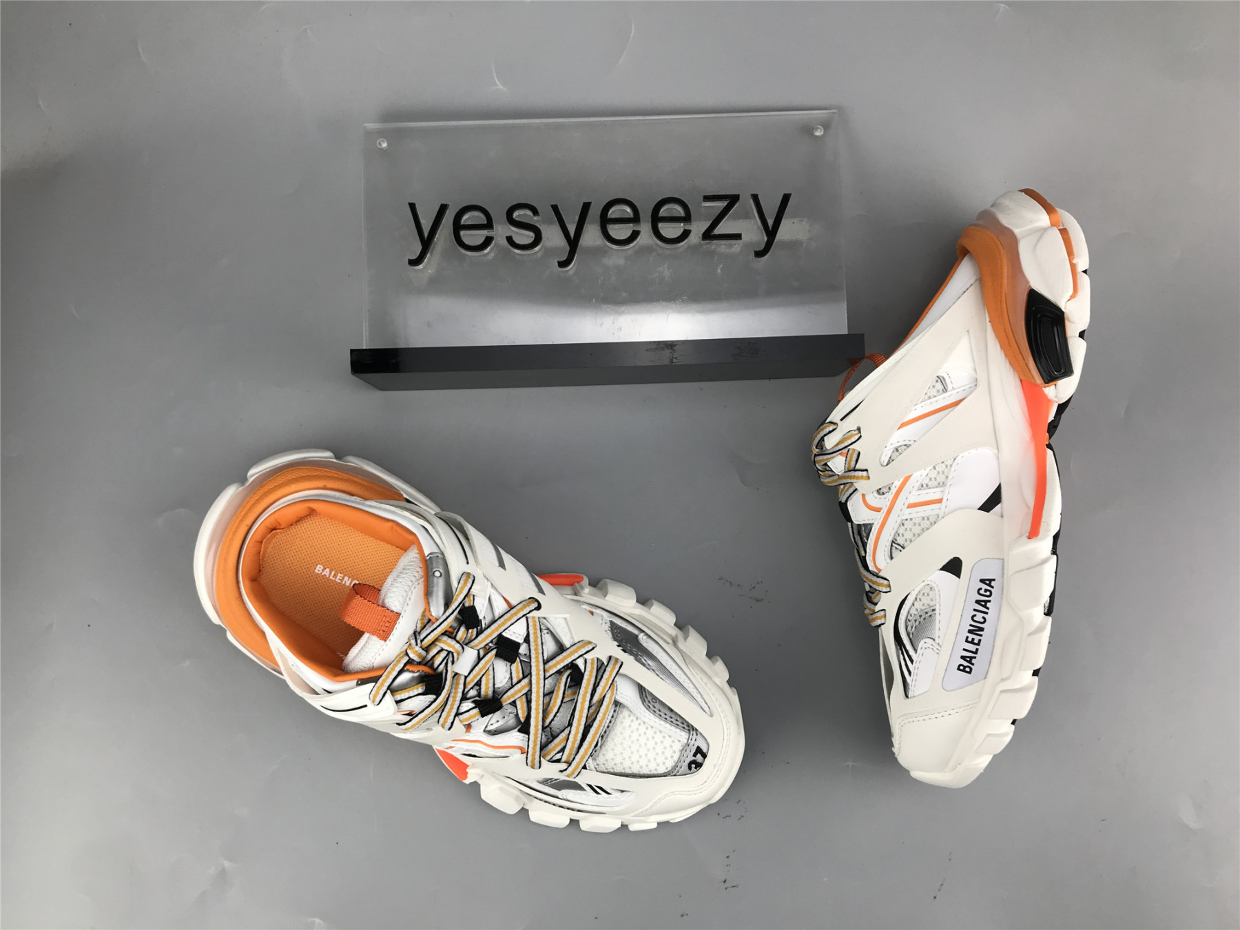 UA TRACK MULE WHITE ORANGE