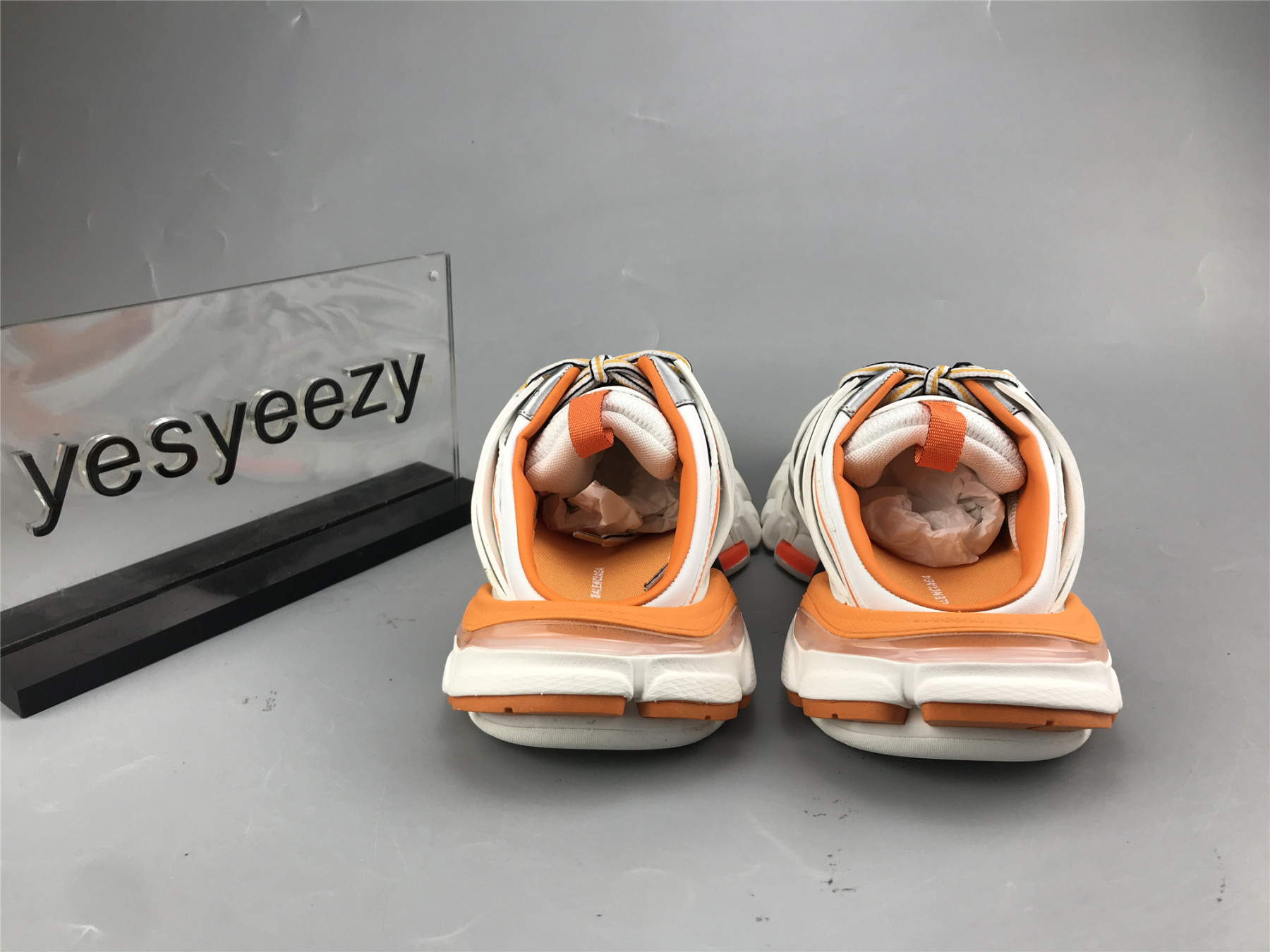 UA TRACK MULE WHITE ORANGE