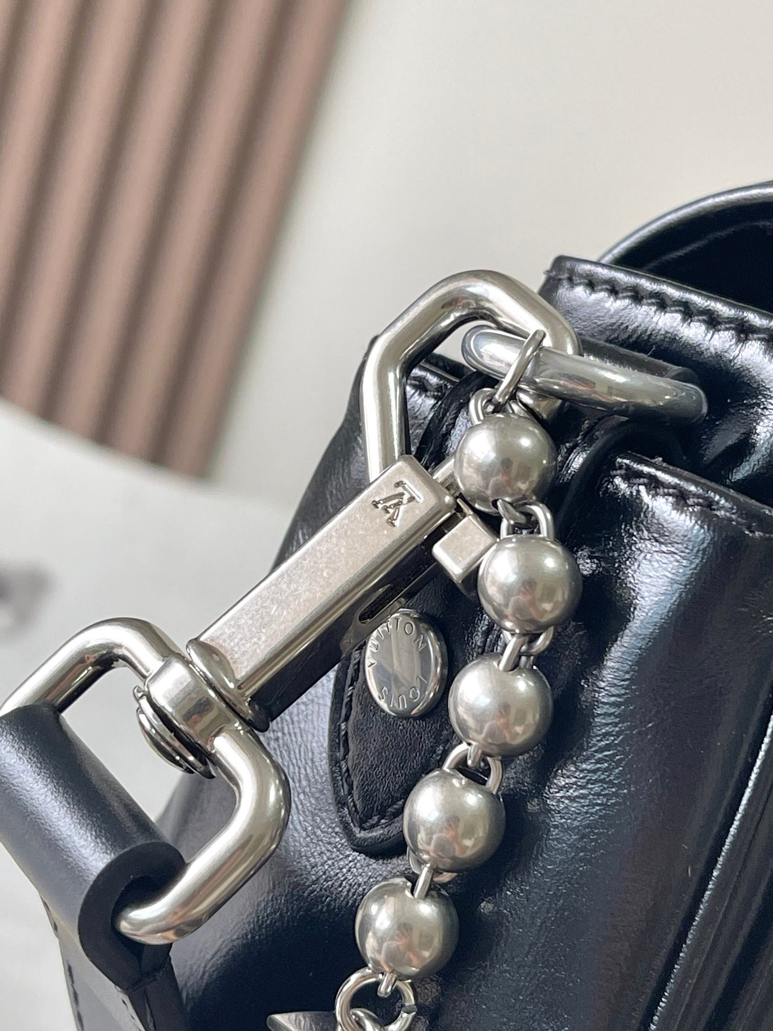 LV Cargo Wearable Wallet M13989 23x14x10cm