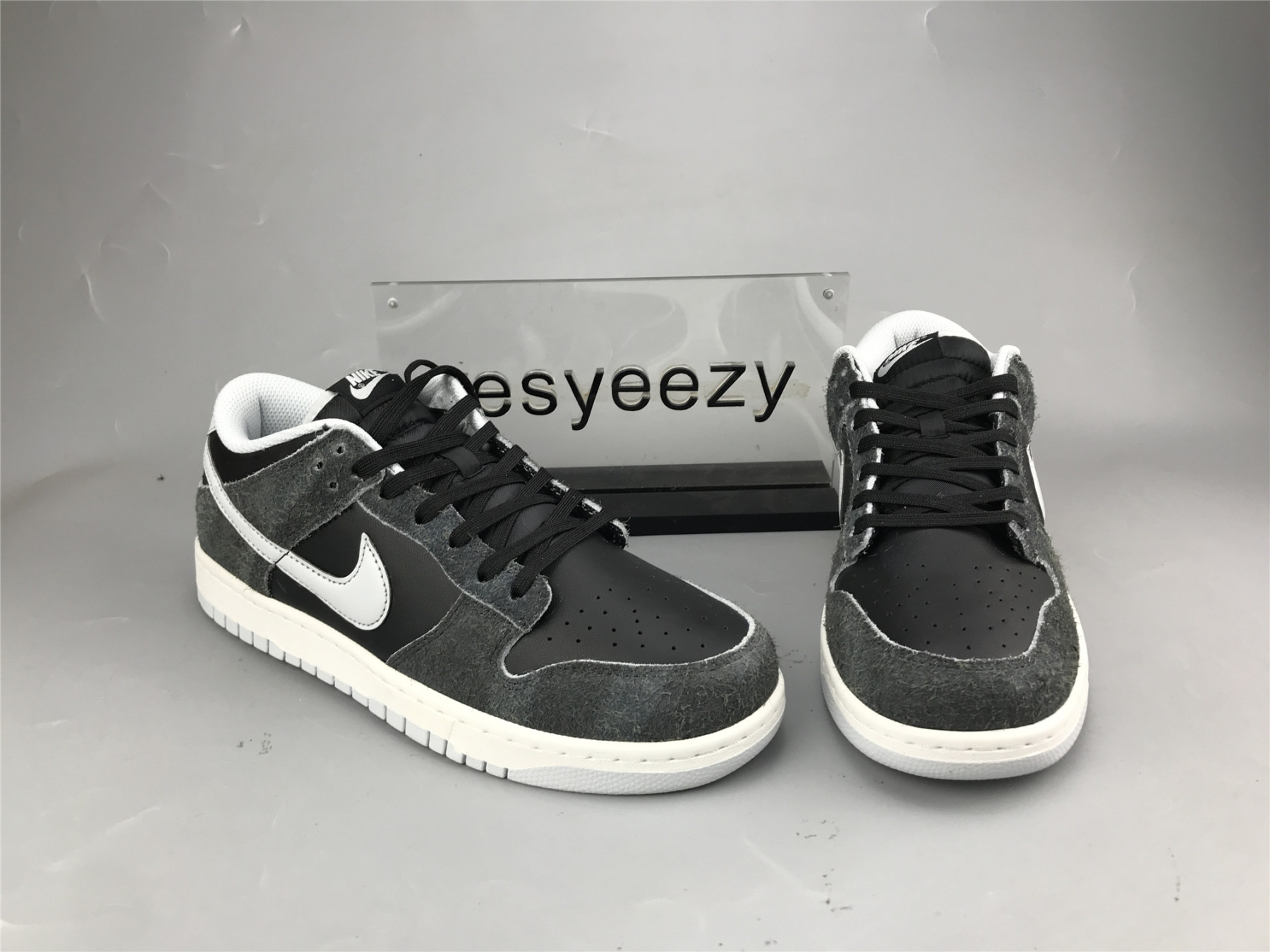 UA NIKE DUNK LOW PREMIUM 