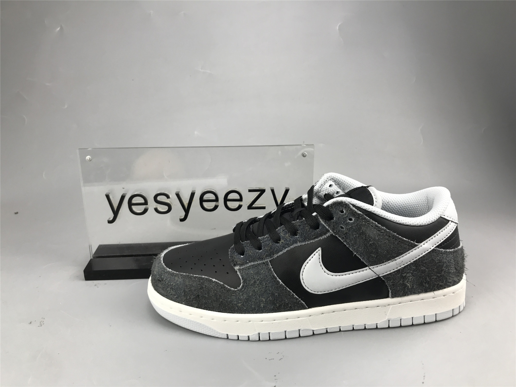 UA NIKE DUNK LOW PREMIUM 