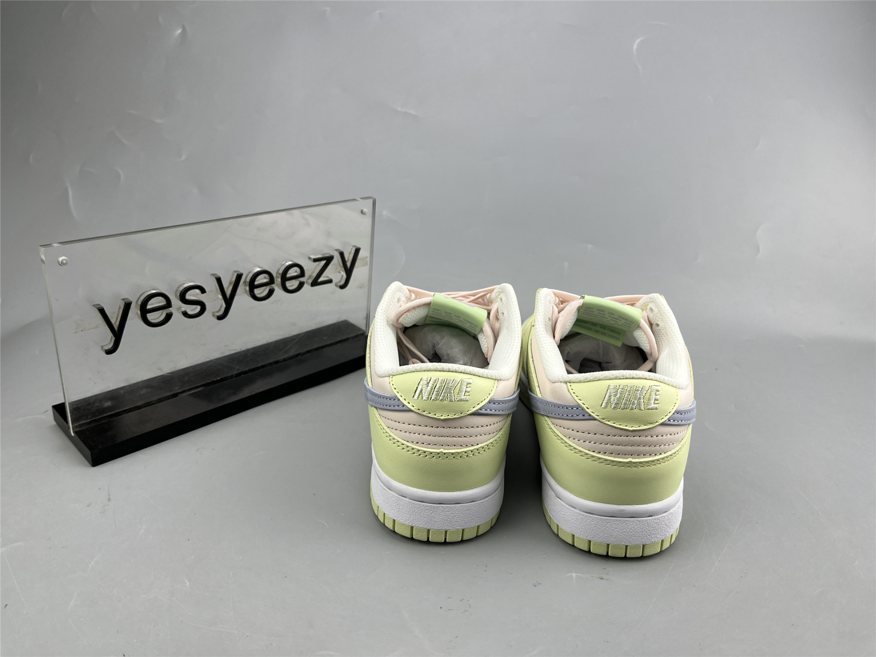 UA NIKE WMNS DUNK LOW 