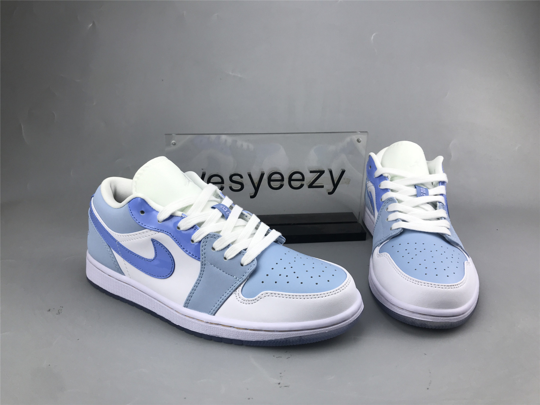 UA AIR JORDAN 1 LOW SE 