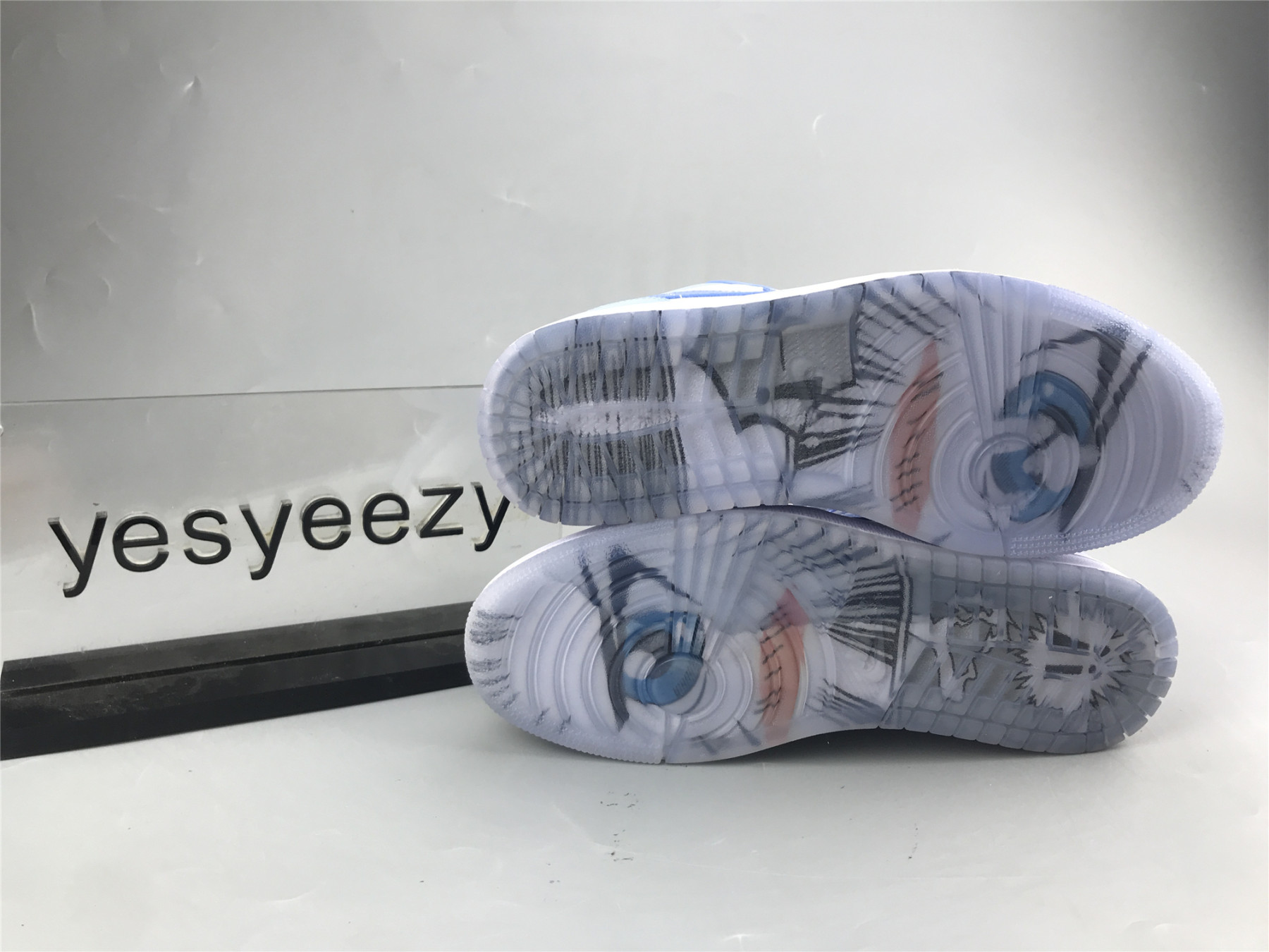 UA AIR JORDAN 1 LOW SE 