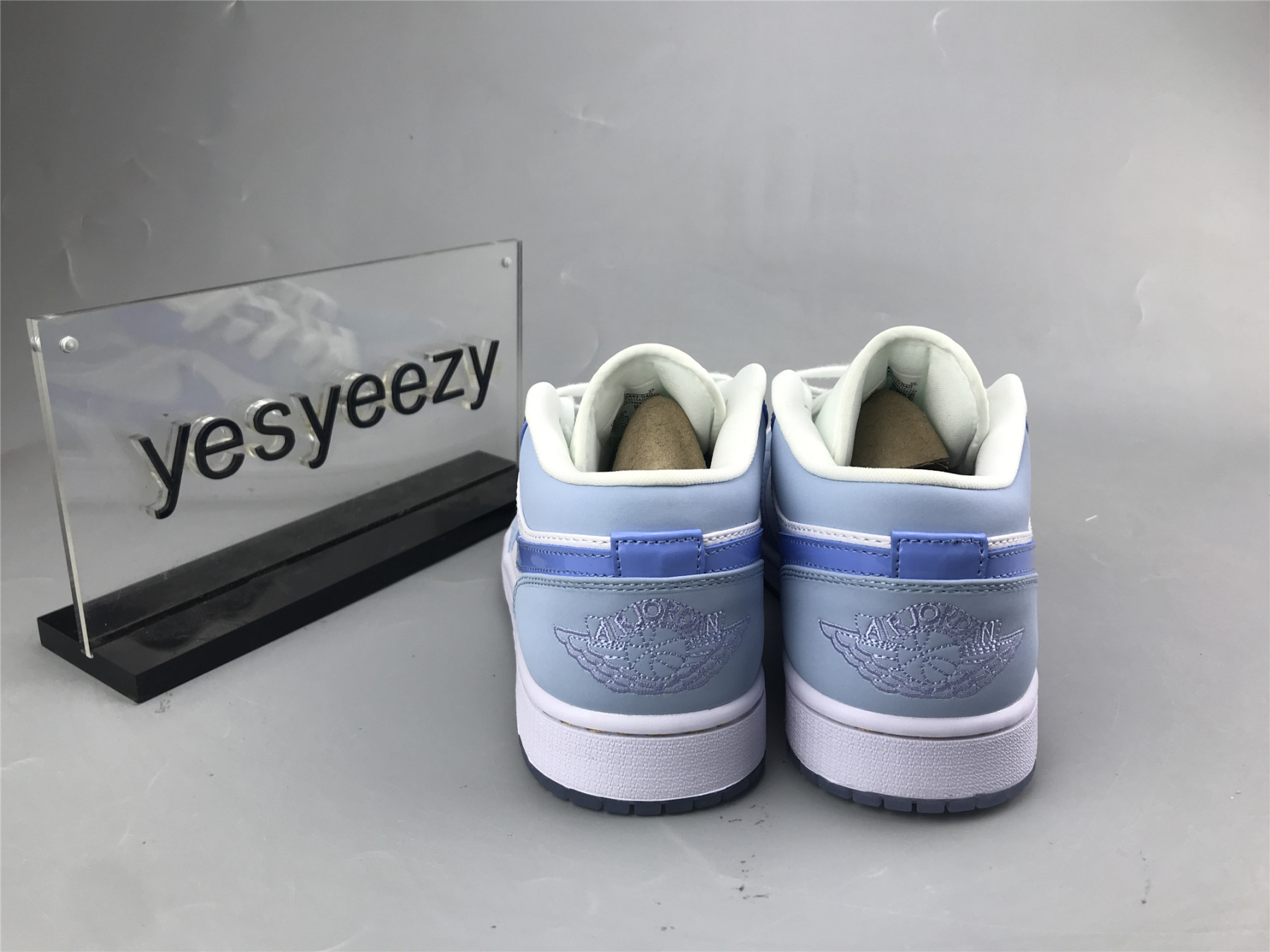 UA AIR JORDAN 1 LOW SE 