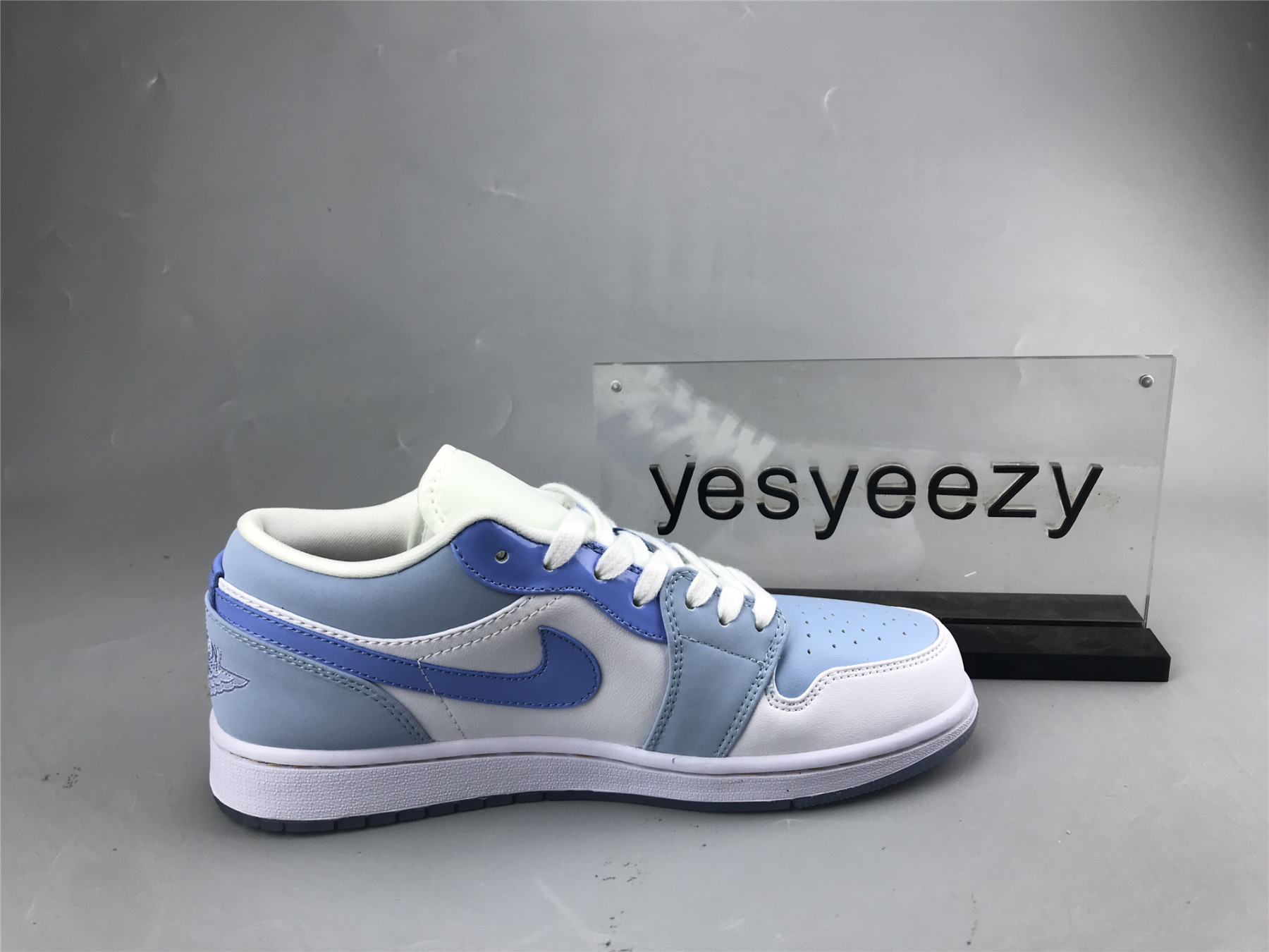 UA AIR JORDAN 1 LOW SE 