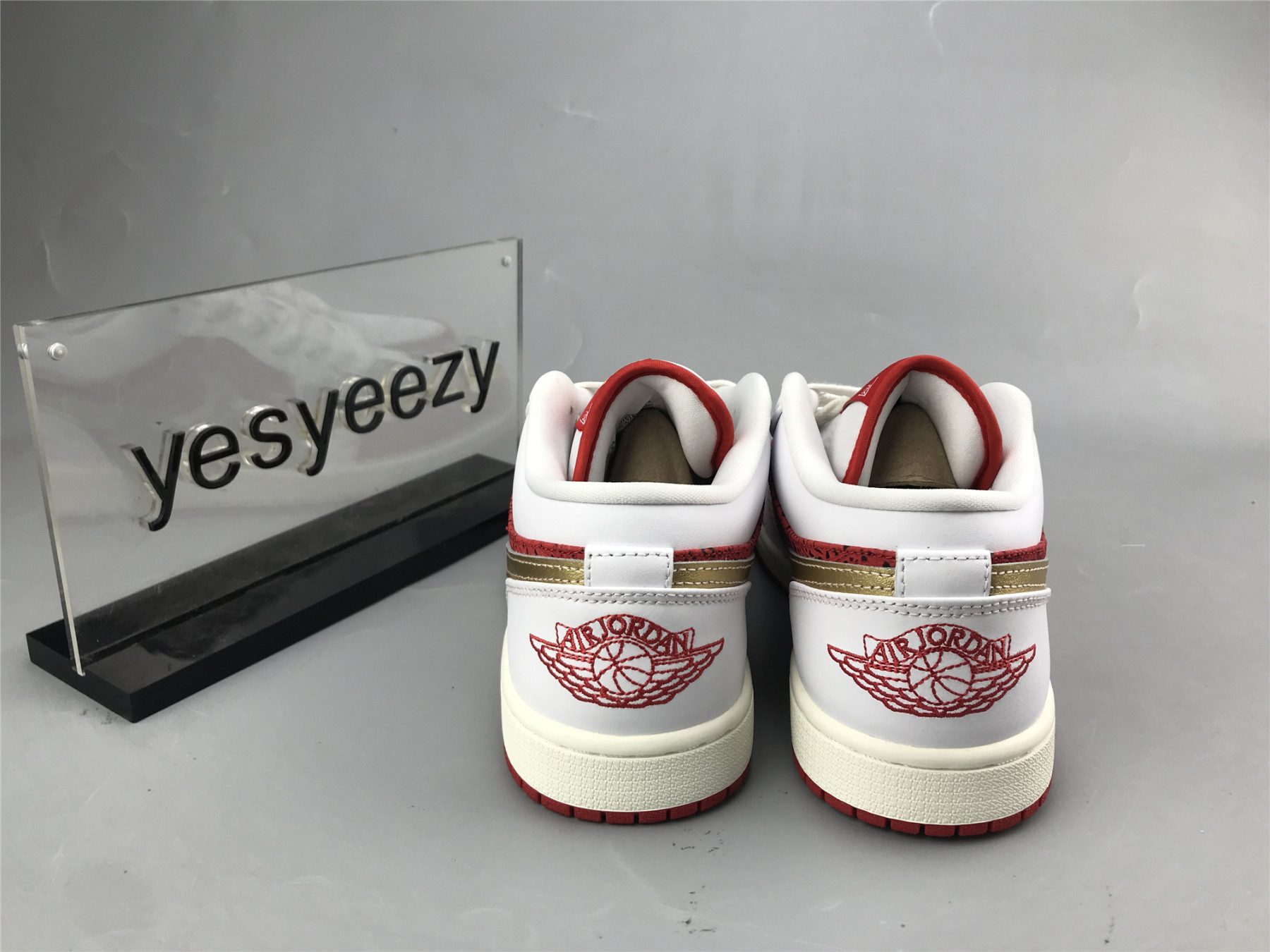 UA AIR JORDAN 1 LOW SE 