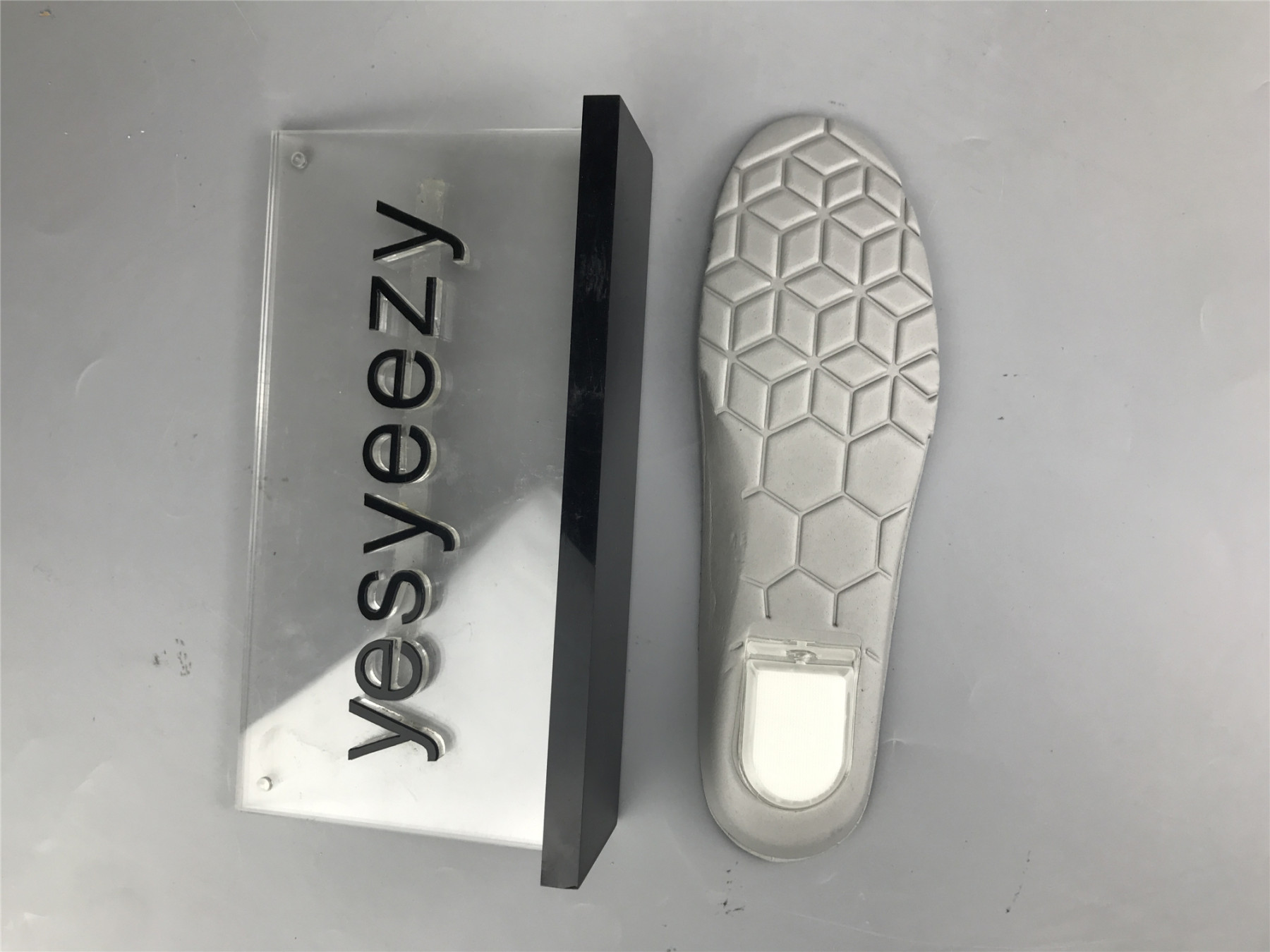 UA NIKE SB DUNK LOW BLACK RED COW