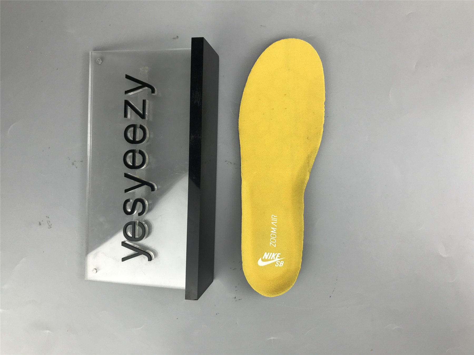 UA NIKE SB DUNK LOW WHITE ORANGE