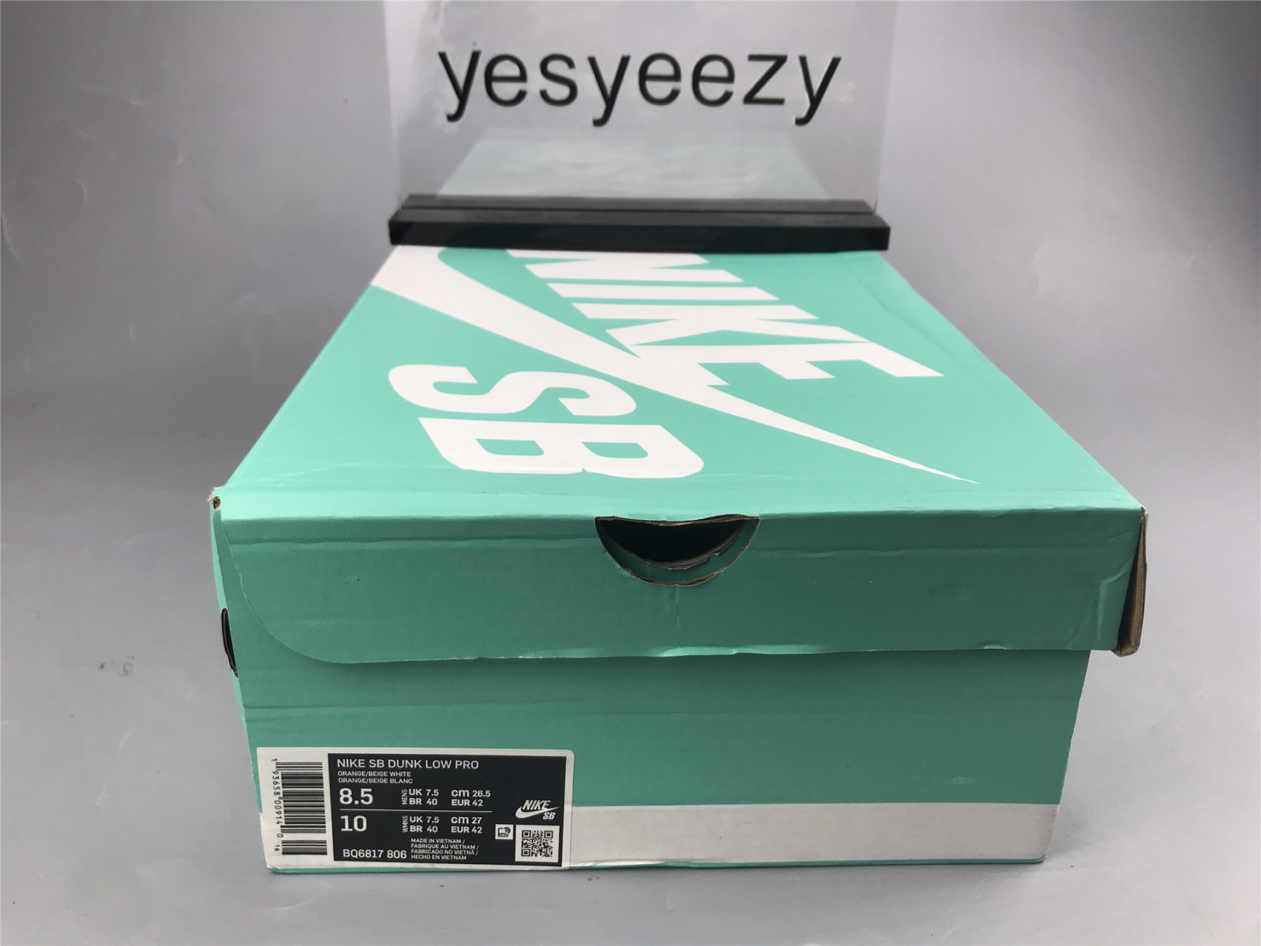 UA NIKE SB DUNK LOW WHITE ORANGE