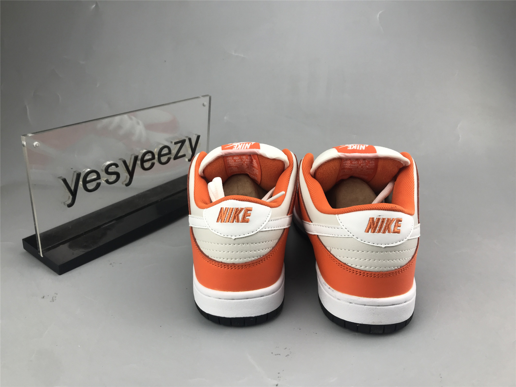 UA NIKE SB DUNK LOW WHITE ORANGE