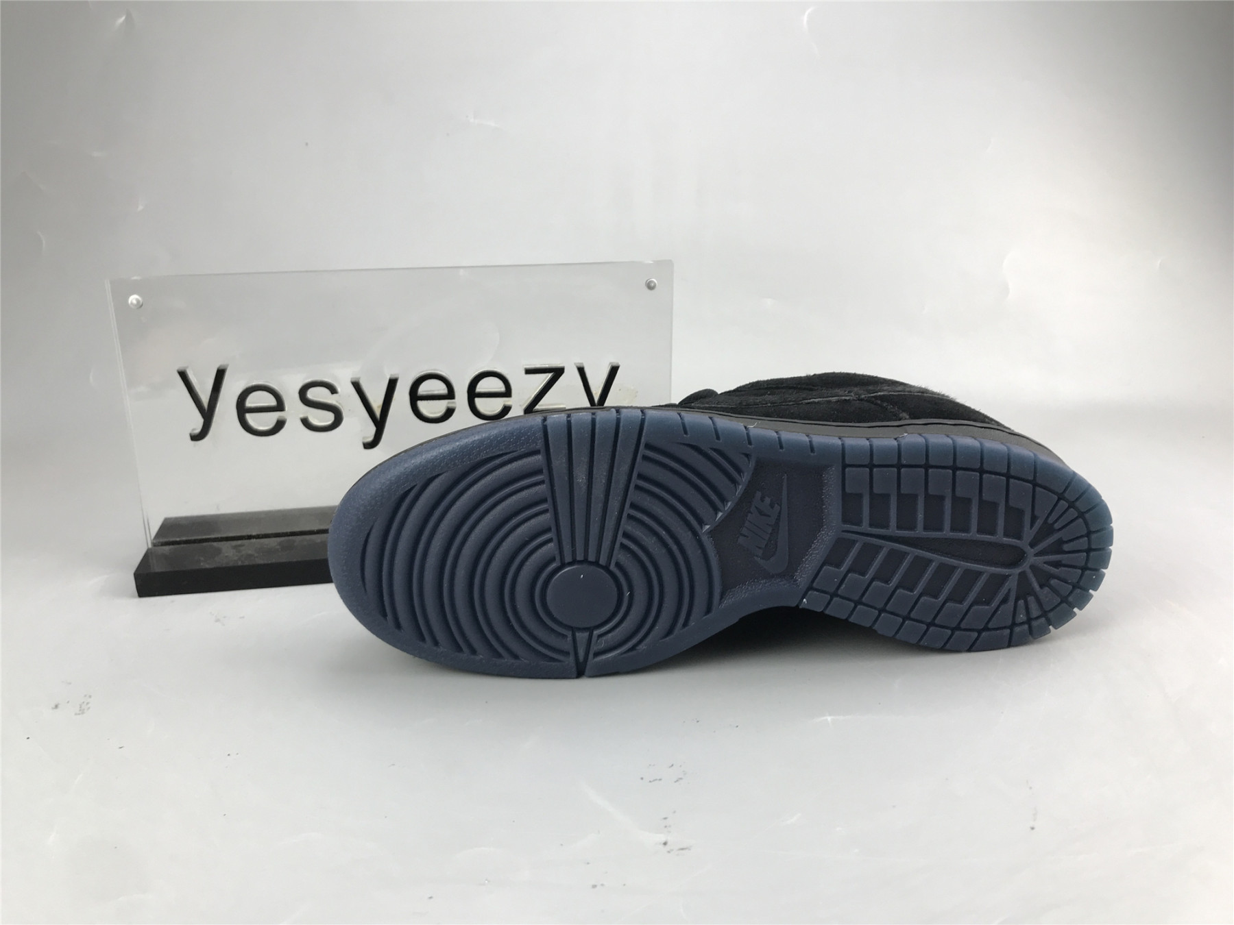 UA NIKE UNDEFEATED X DUNK LOW 