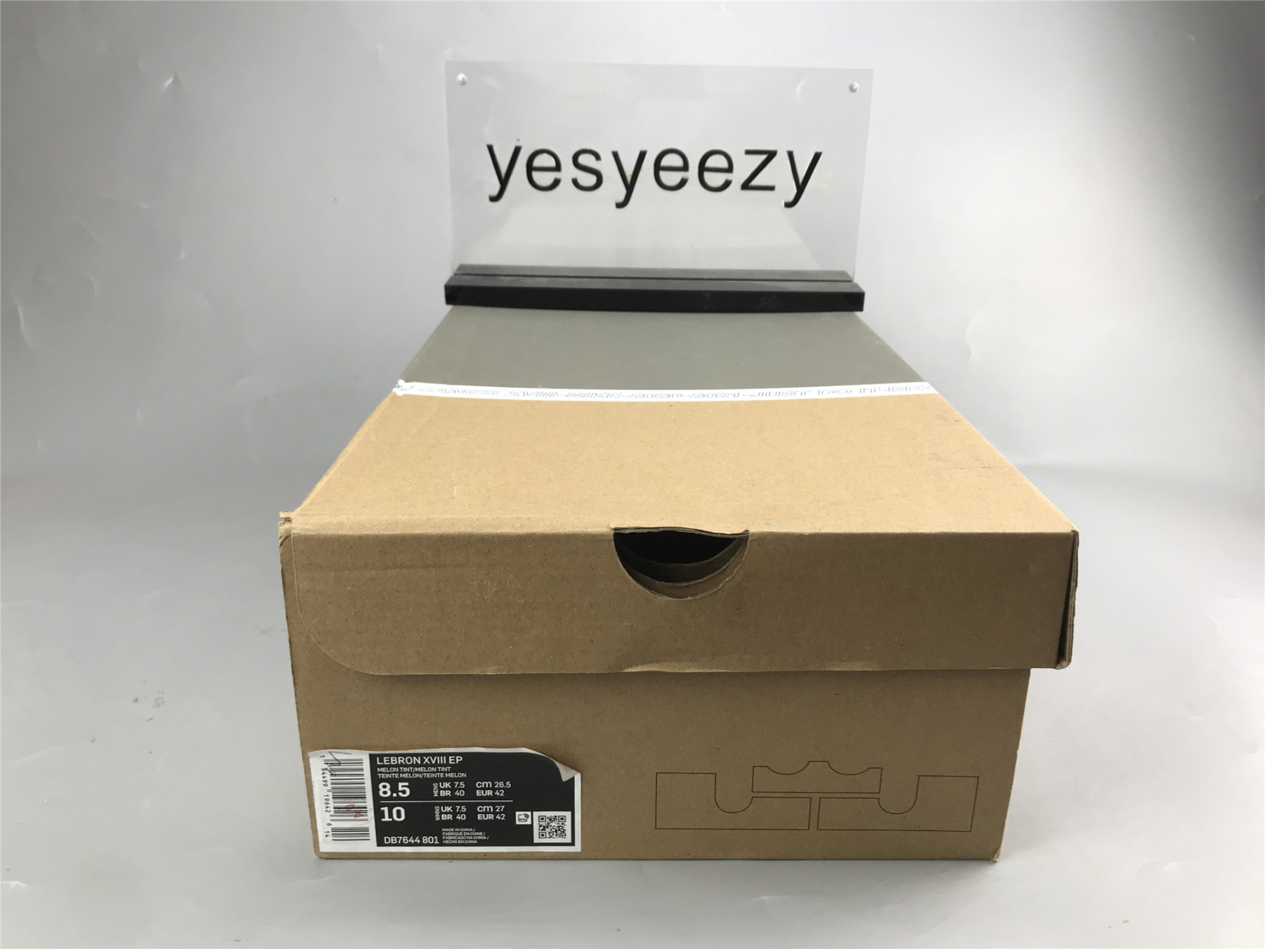 UA NIKE LEBRON 18 EP 