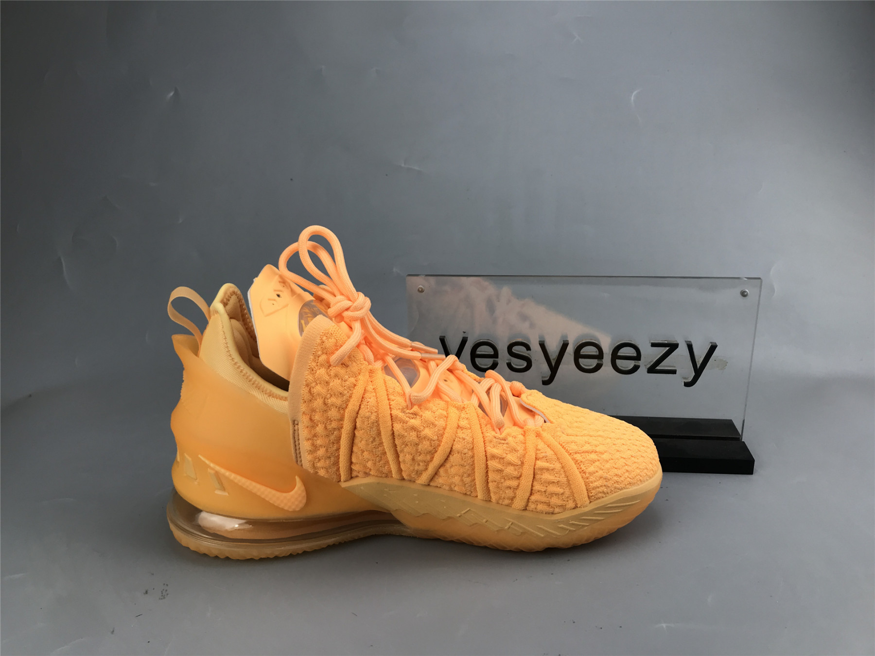 UA NIKE LEBRON 18 EP 