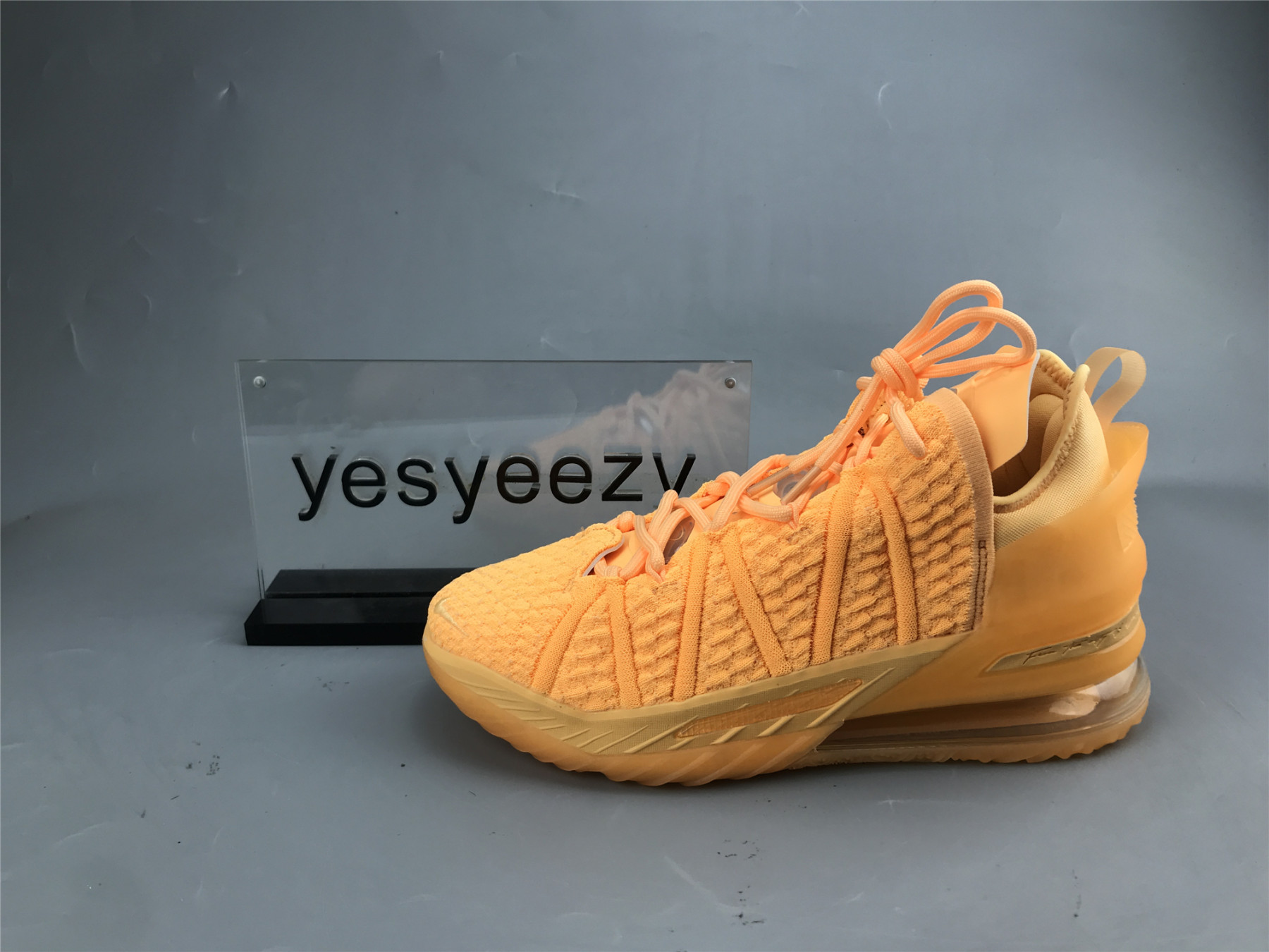 UA NIKE LEBRON 18 EP 