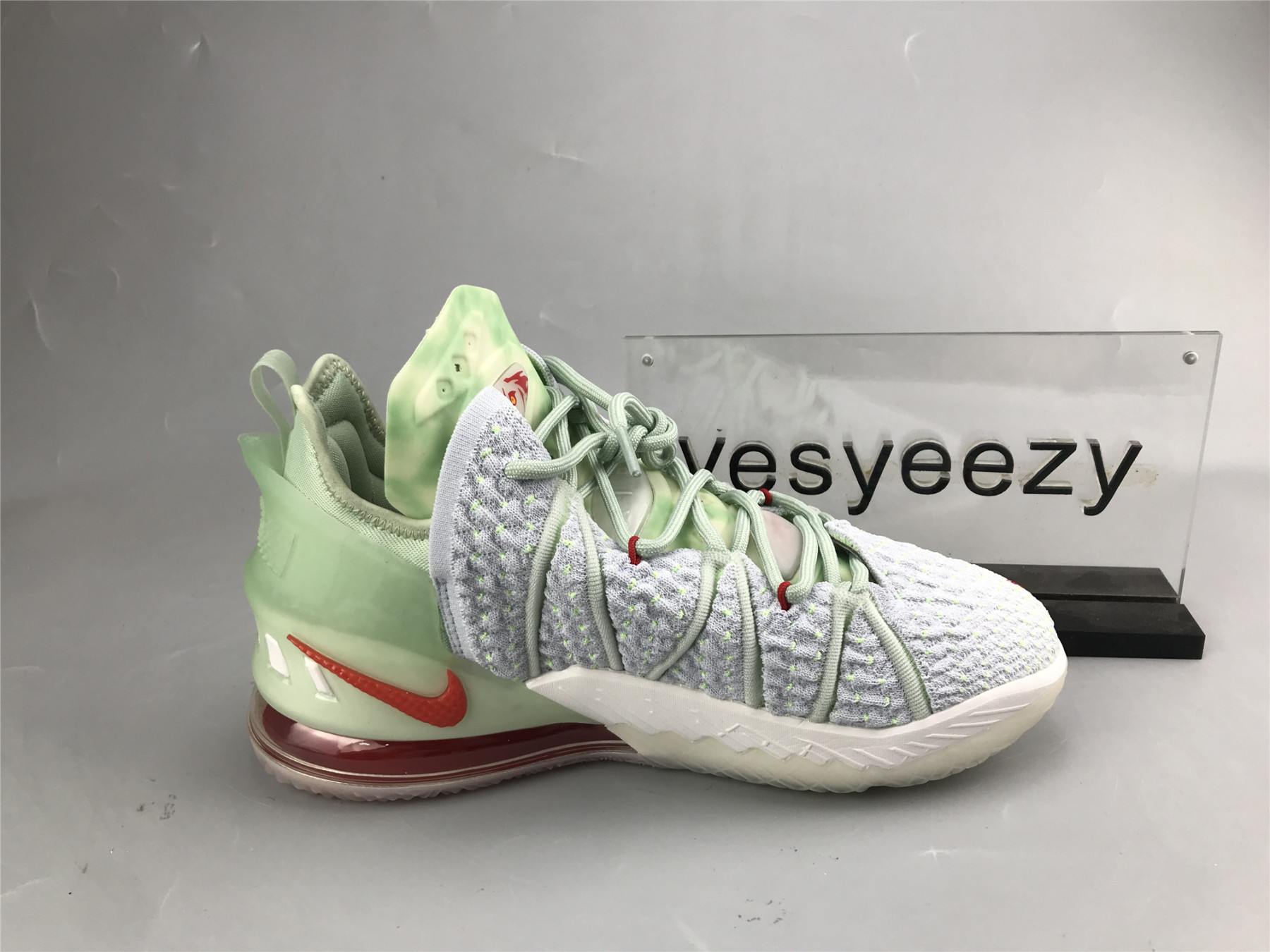 UA NIKE LEBRON 18 EP 