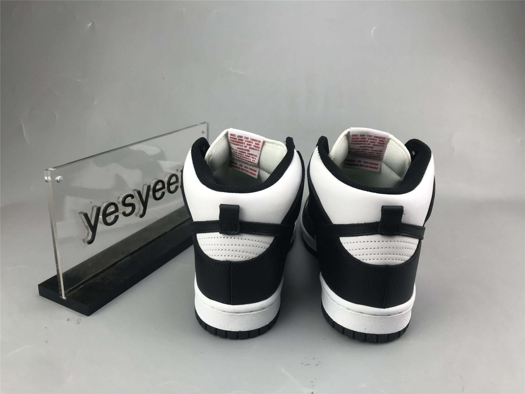 UA NIKE WMNS DUNK HIGH 