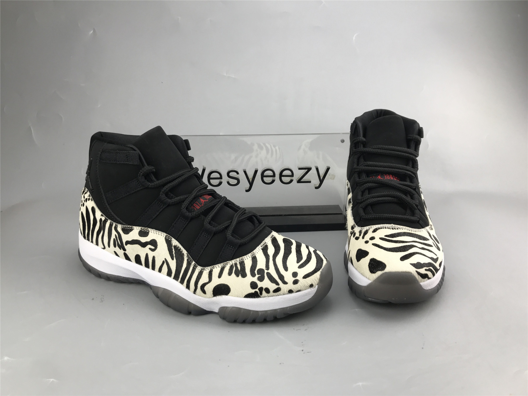 UA WMNS AIR JORDAN 11 RETRO 