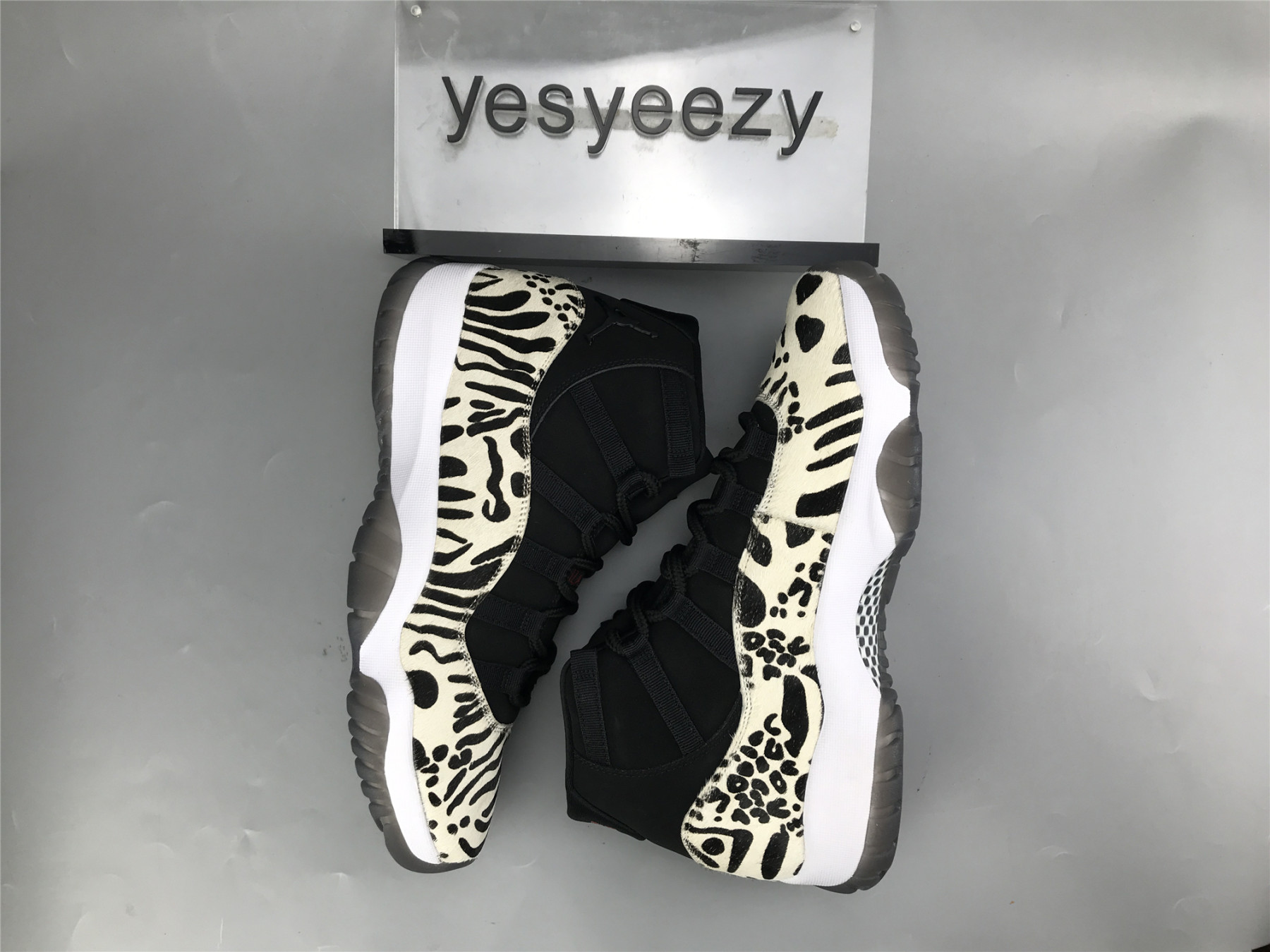 UA WMNS AIR JORDAN 11 RETRO 