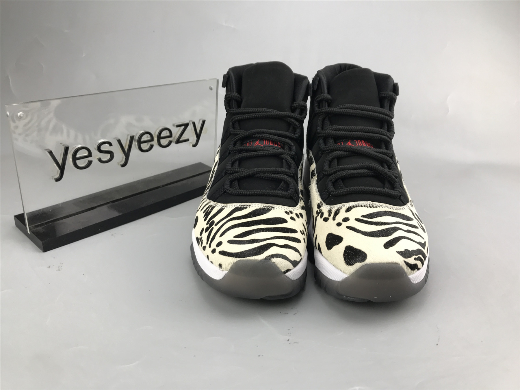 UA WMNS AIR JORDAN 11 RETRO 