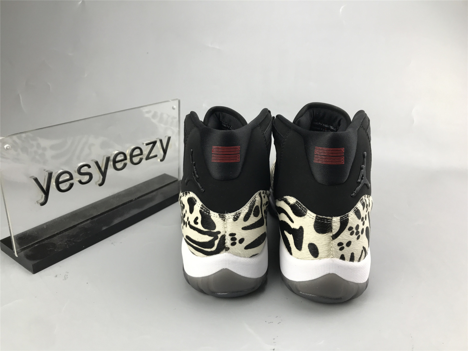 UA WMNS AIR JORDAN 11 RETRO 