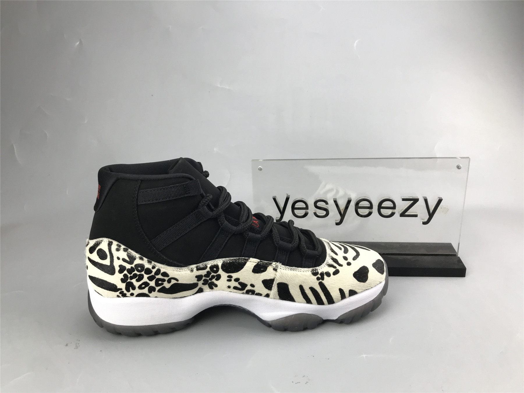 UA WMNS AIR JORDAN 11 RETRO 