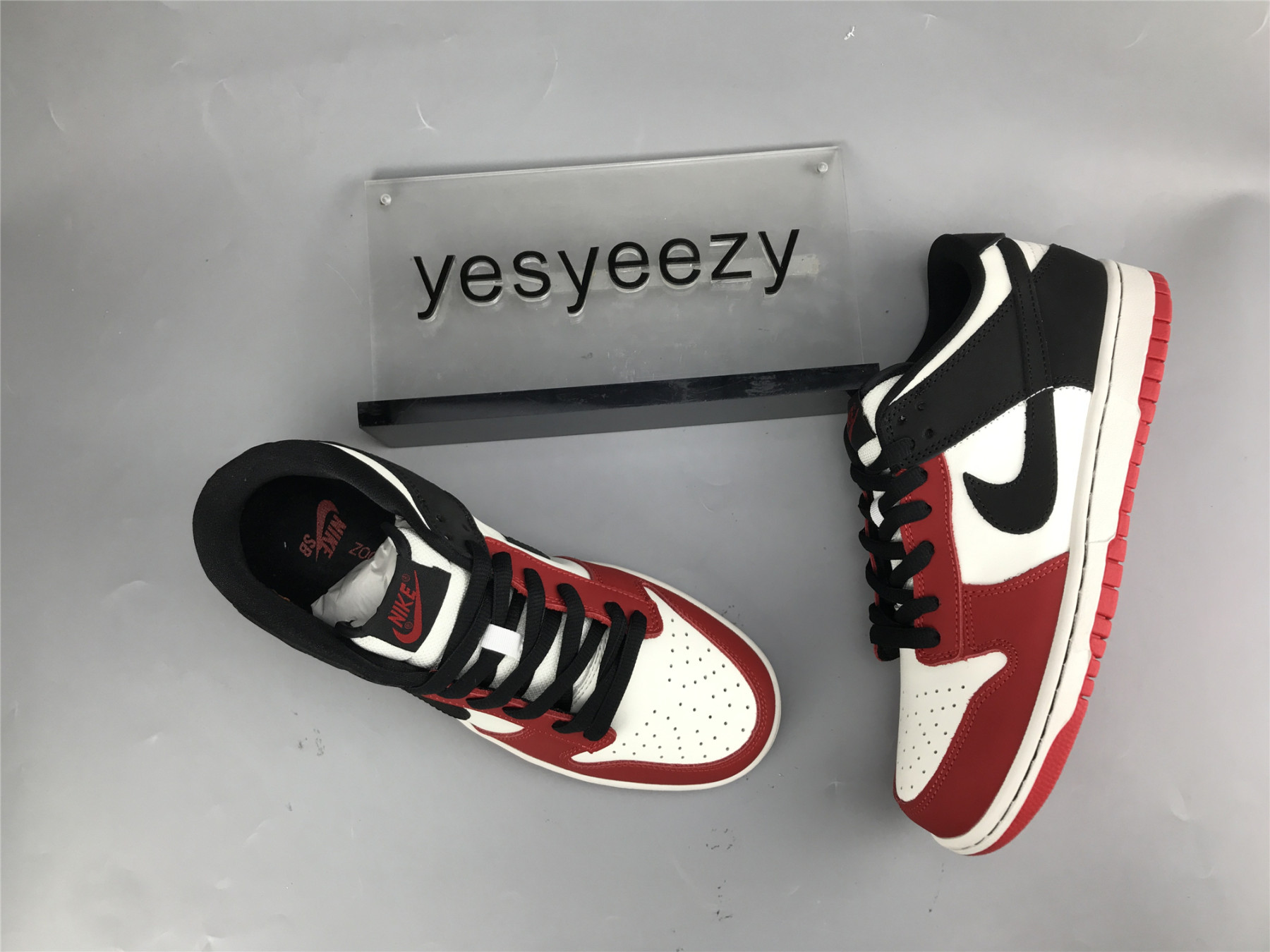 UA NIKE SB DUNK LOW UNIVERSITY RED