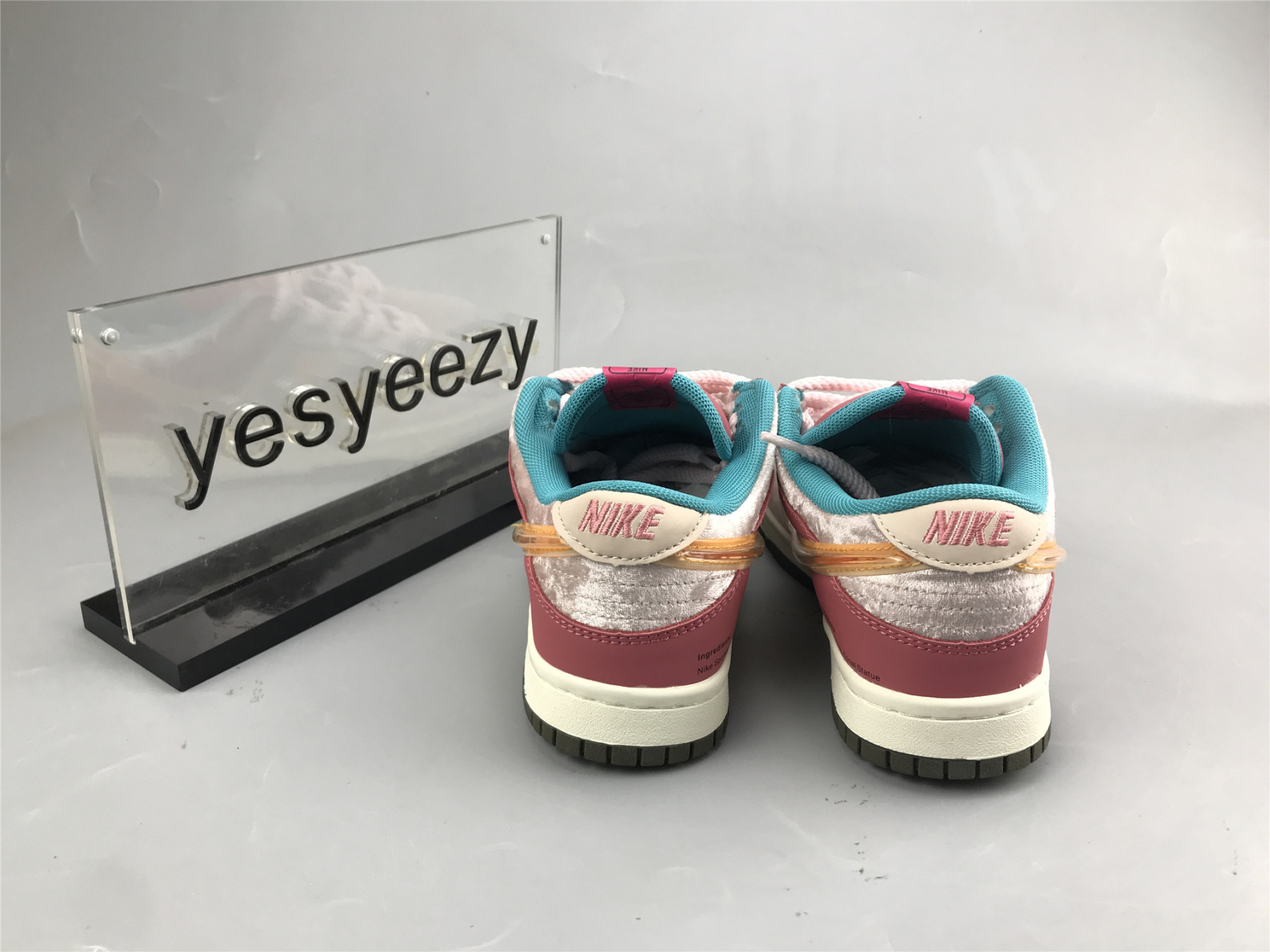 UA NIKE SOCIAL STATUS X DUNK MID 