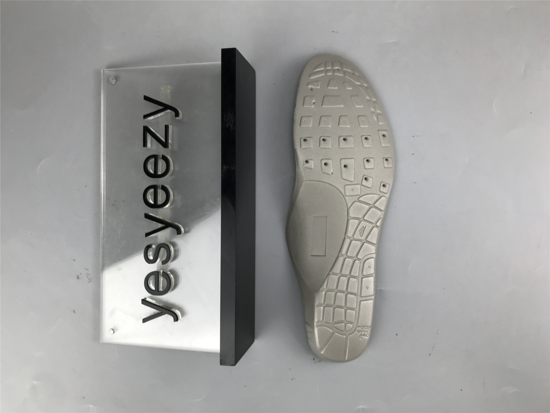 UA NIKE TRAVIS SCOTT X AIR MAX 1 