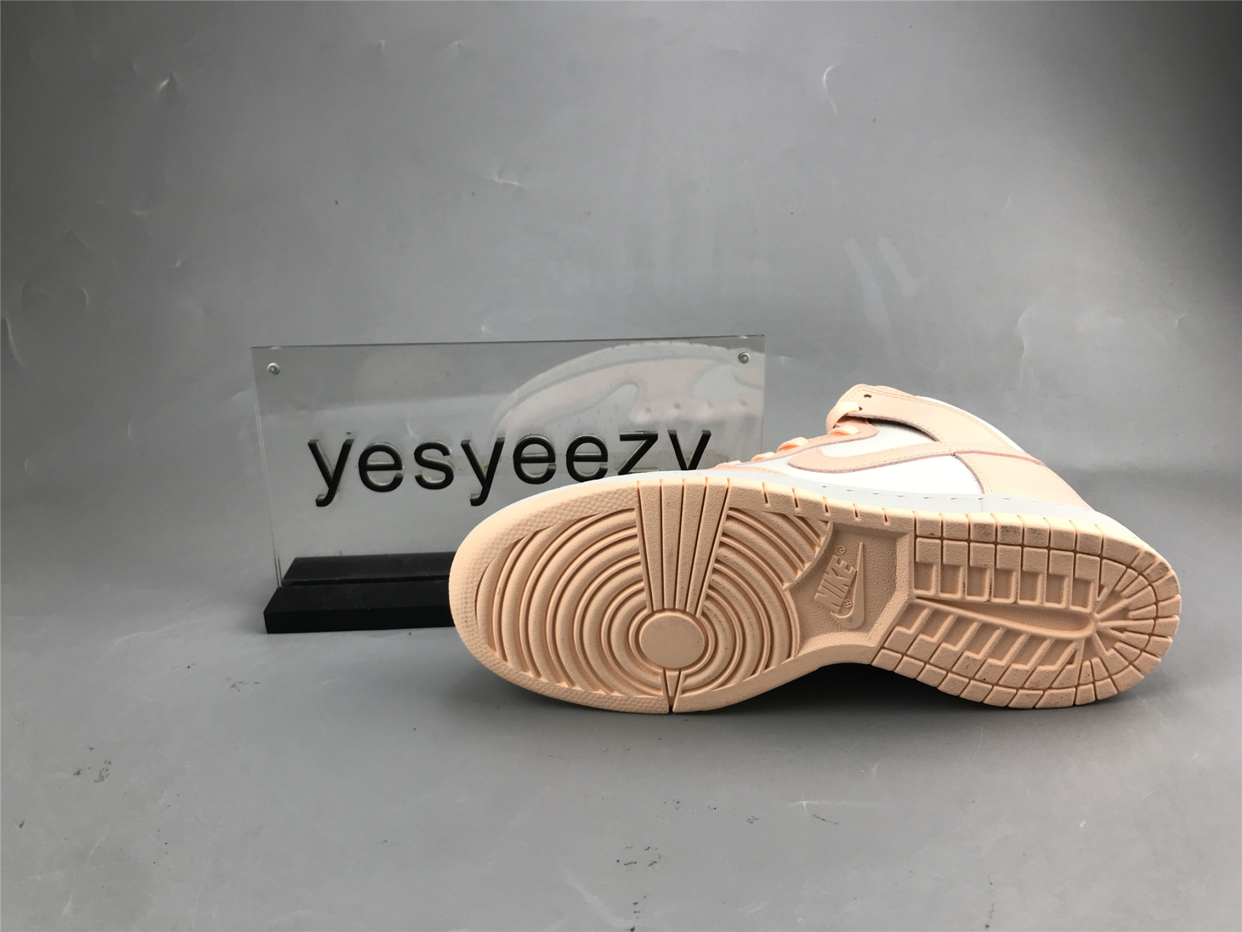 UA NIKE WMNS DUNK HIGH 