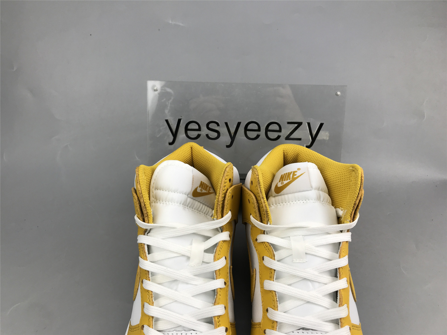 UA NIKE WMNS DUNK HIGH 