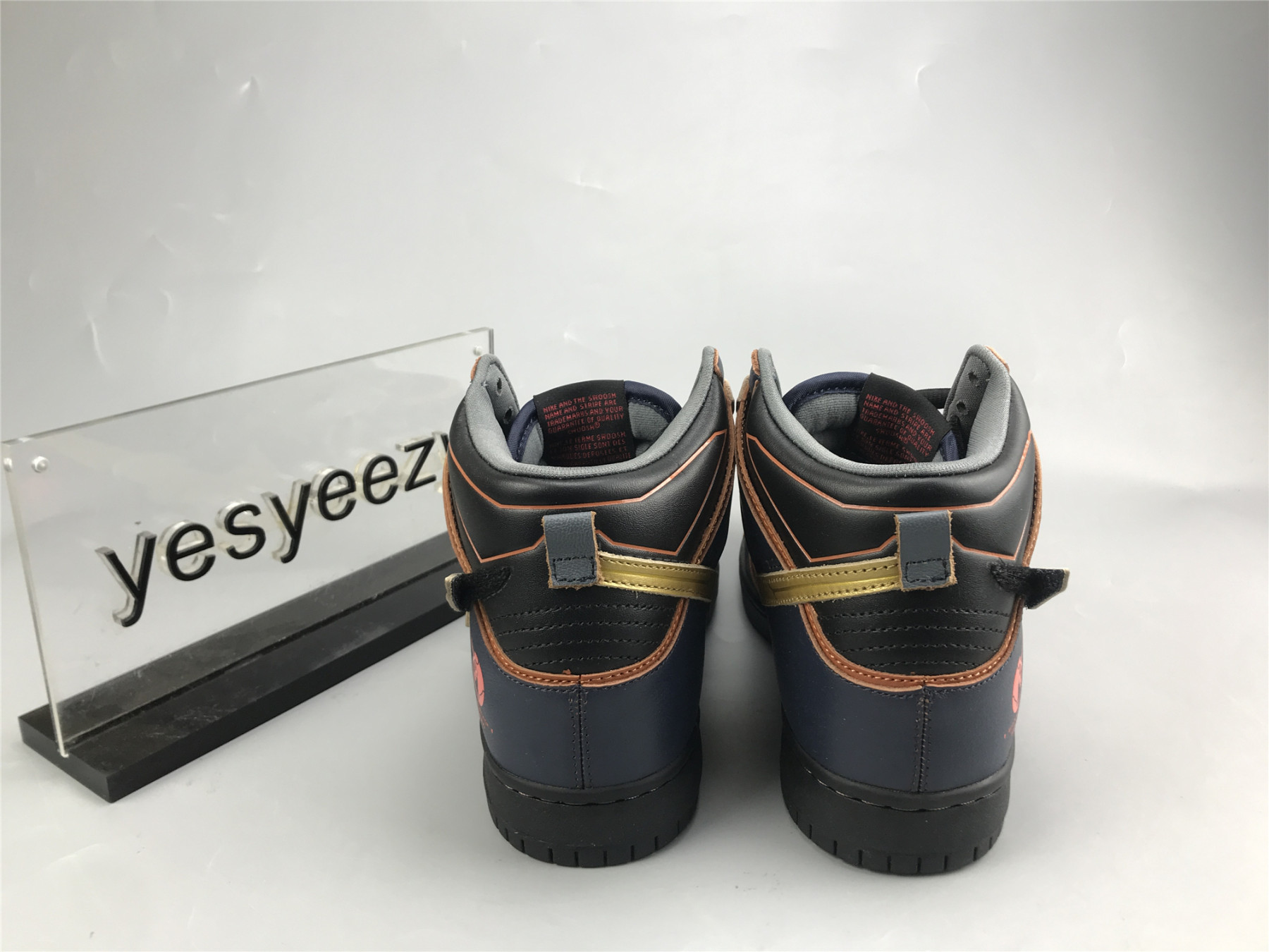 UA NIKE GUNDAM X DUNK HIGH SB 