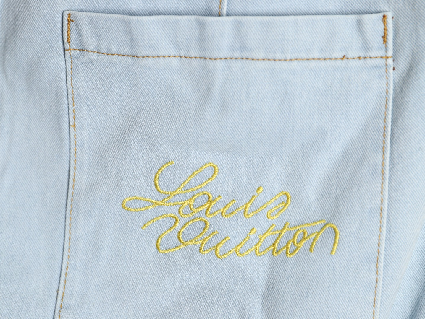 l0vis Vvtt0n shorts