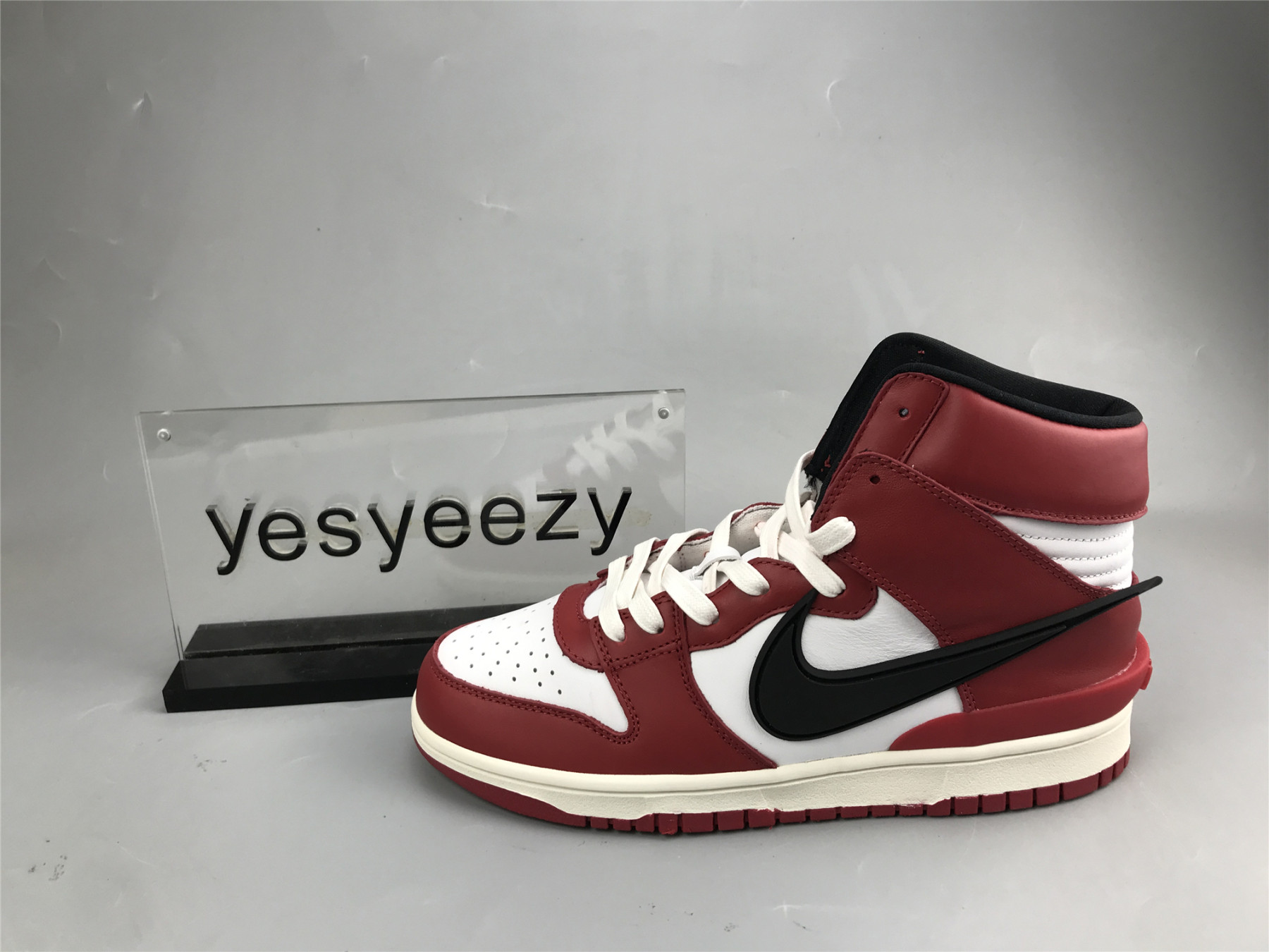 UA NIKE SB DUNK HIGH VARSITY RED BLACK WHITE