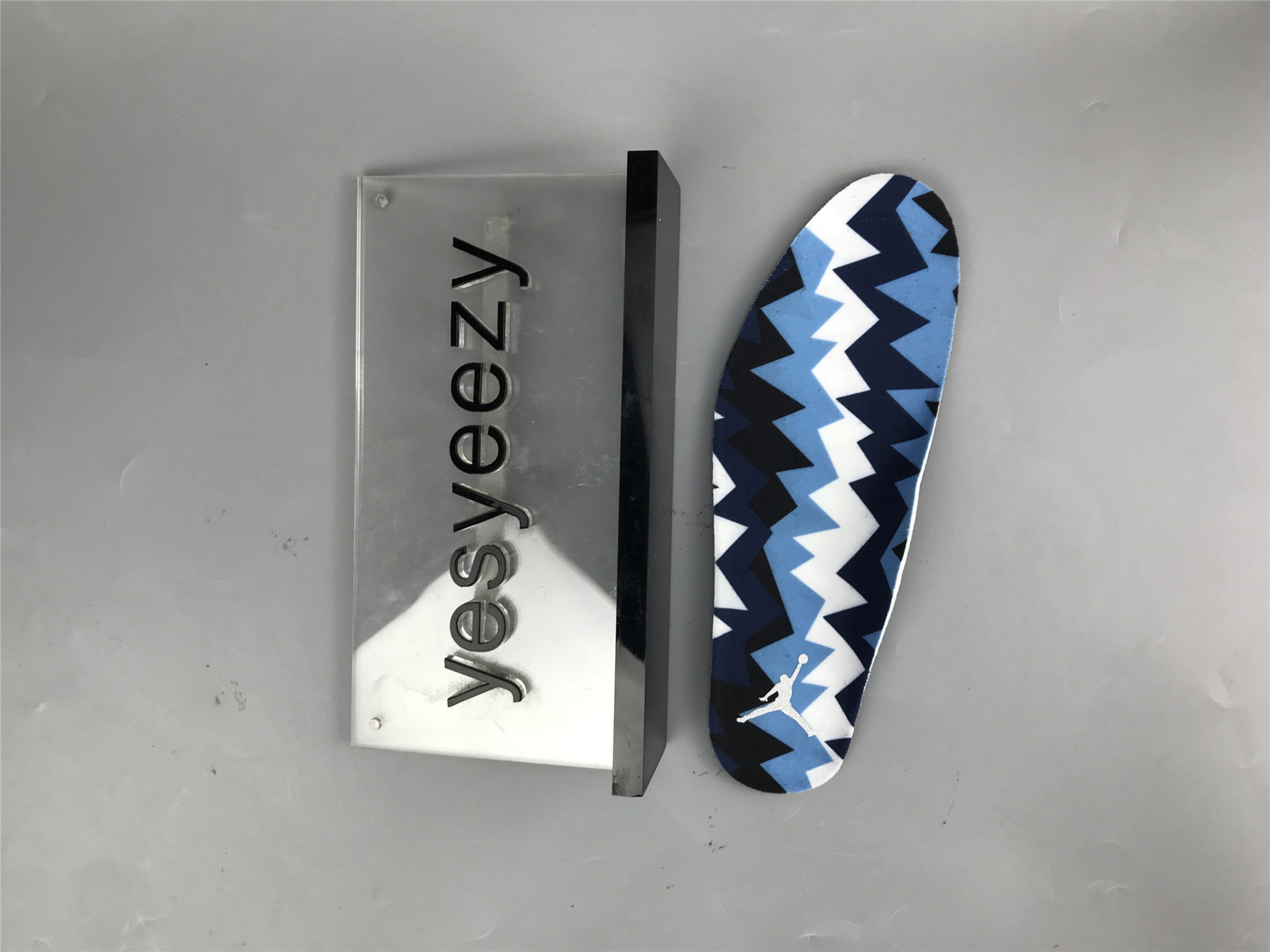 UA AIR JORDAN 6 RETRO 