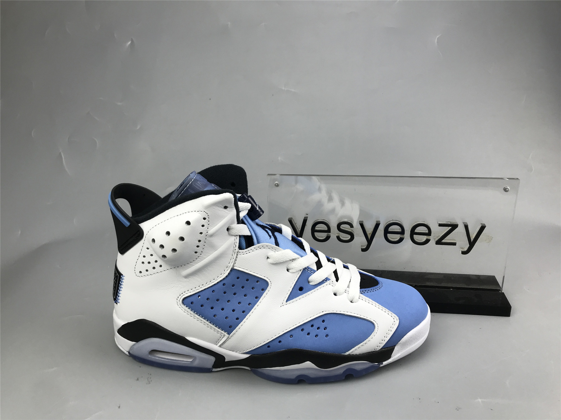 UA AIR JORDAN 6 RETRO 