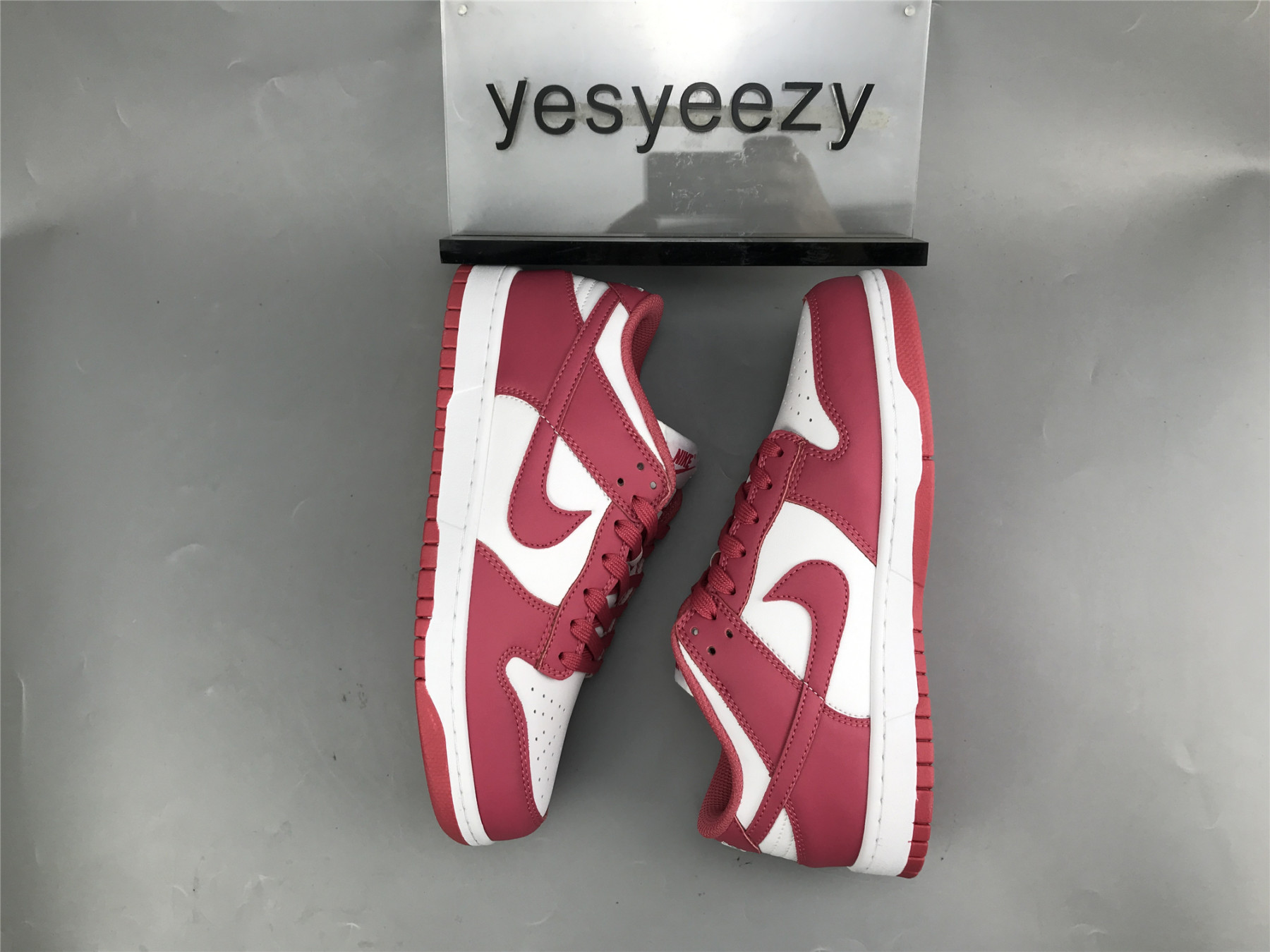 UA NIKE WMNS DUNK LOW 